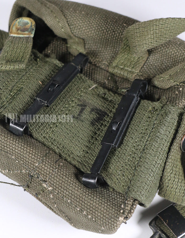 Real U.S. Army M16 A1 20-round magazine ammo pouch, almost unused copy