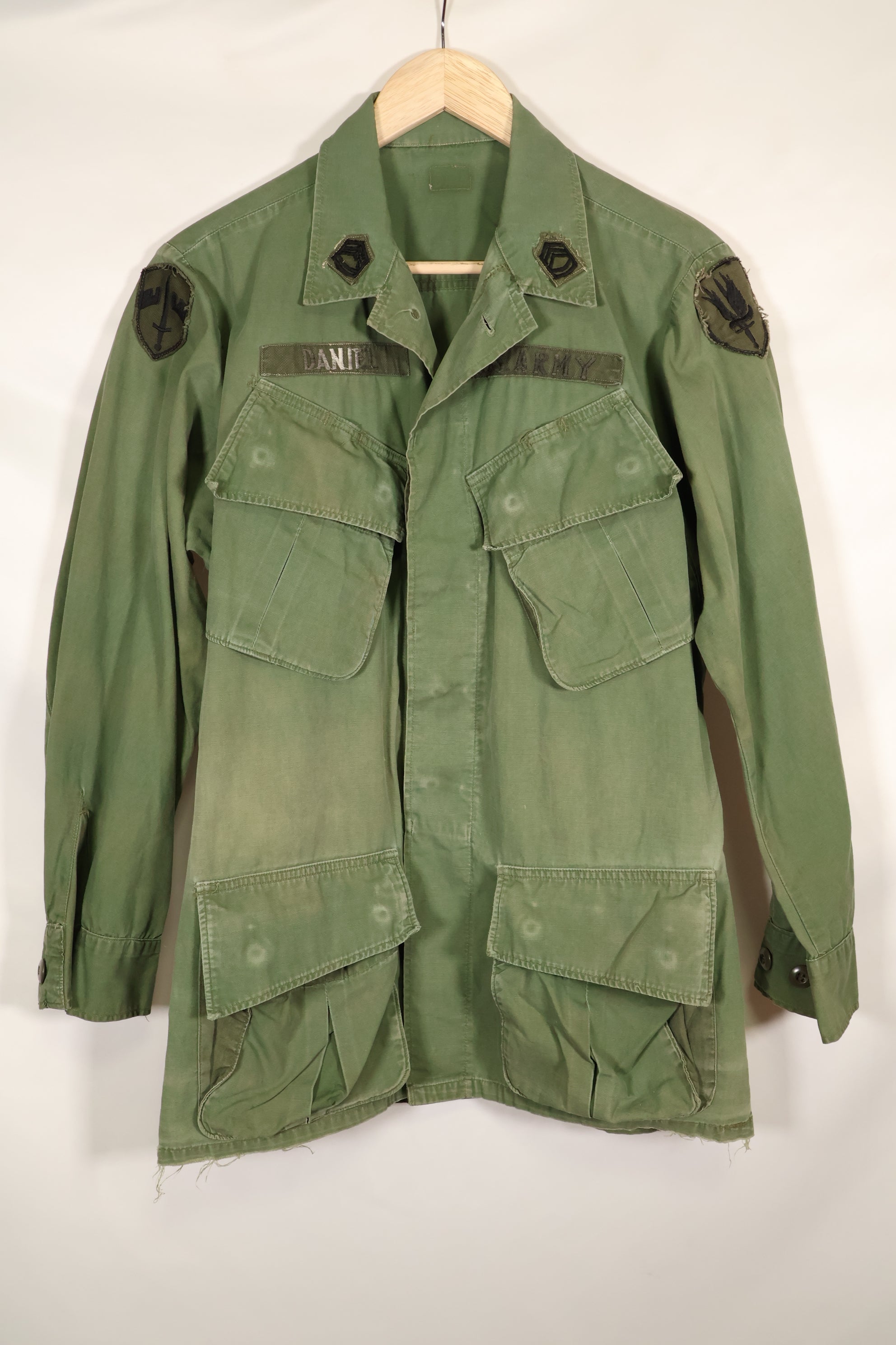 1967 Contract Estimated S-R 3rd Model Jungle Fatigue Jacket 73rd Surveillance Airplane Company  Patch First Attached Used