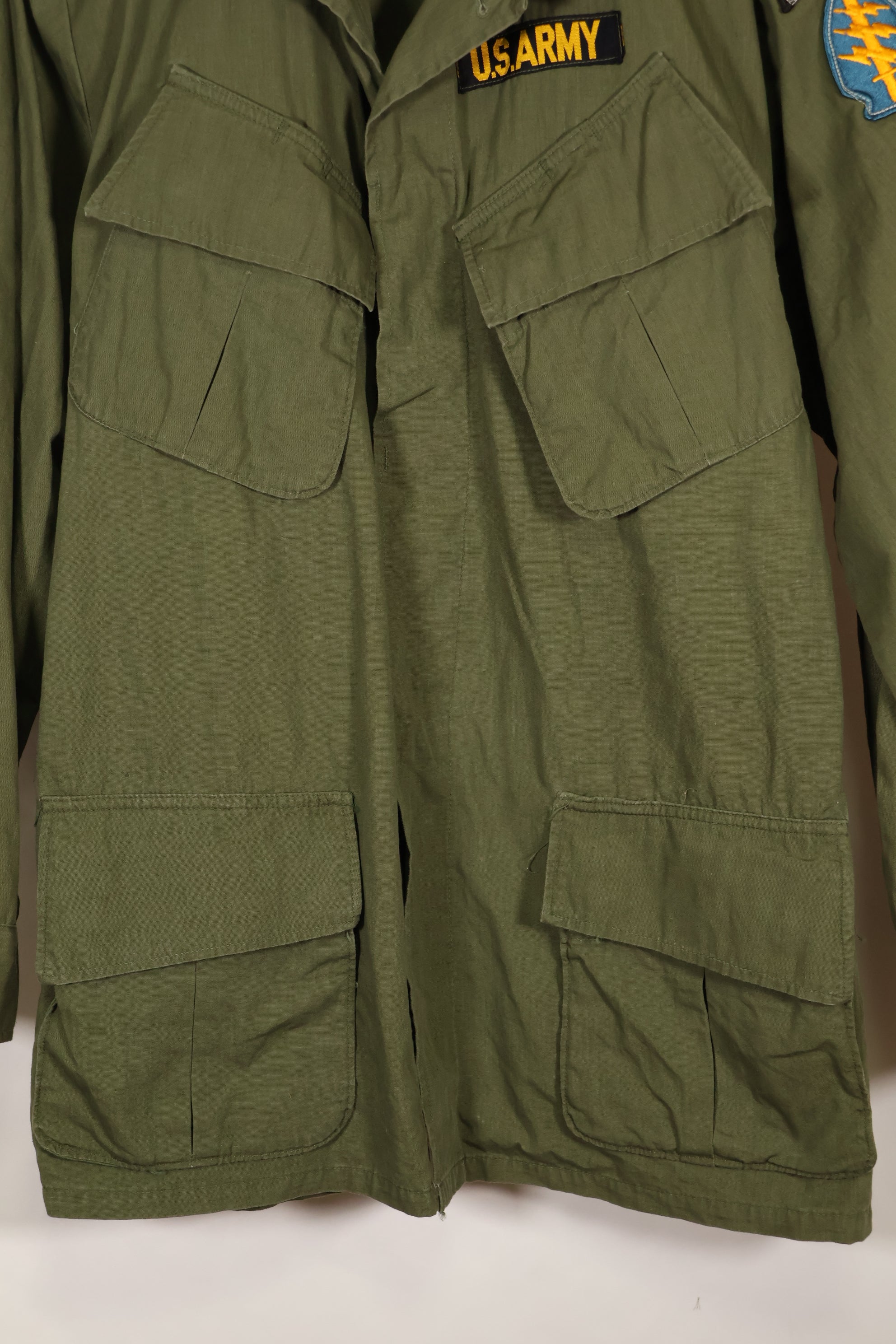 1967 Contract M-R 3rd Model Jungle Fatigue Jacket with patches, good condition, used.