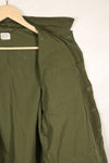 1967 Contract M-R 3rd Model Jungle Fatigue Jacket with patches, good condition, used.