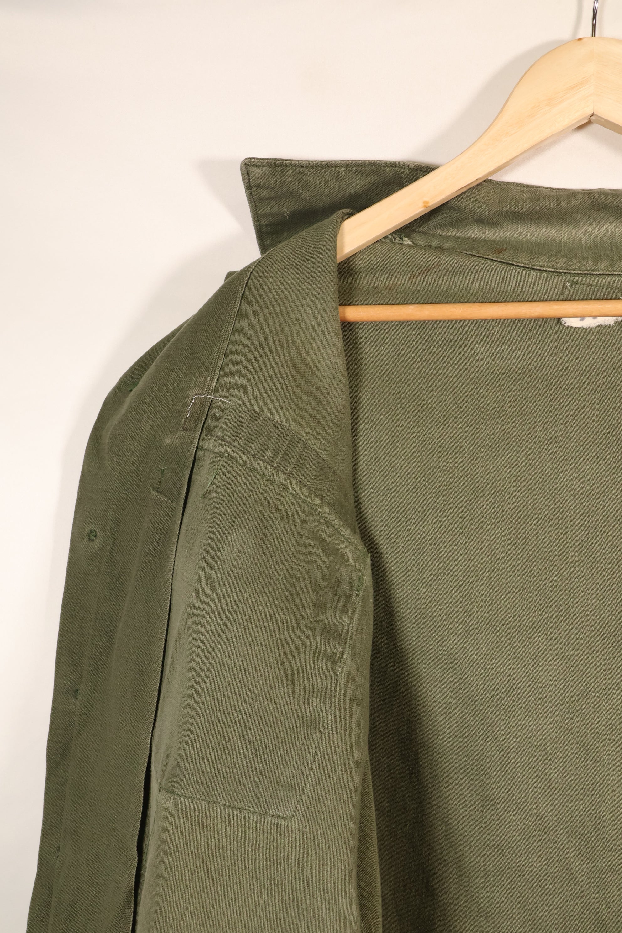 Late 1960s Contract Item, 16 1/2 x 32, OG-107, Utility Shirt with Patch, Used