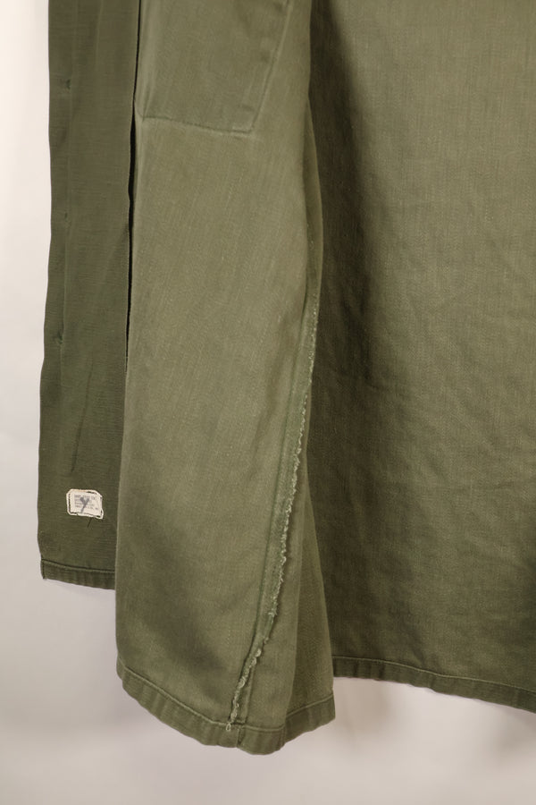 Late 1960s Contract Item, 16 1/2 x 32, OG-107, Utility Shirt with Patch, Used