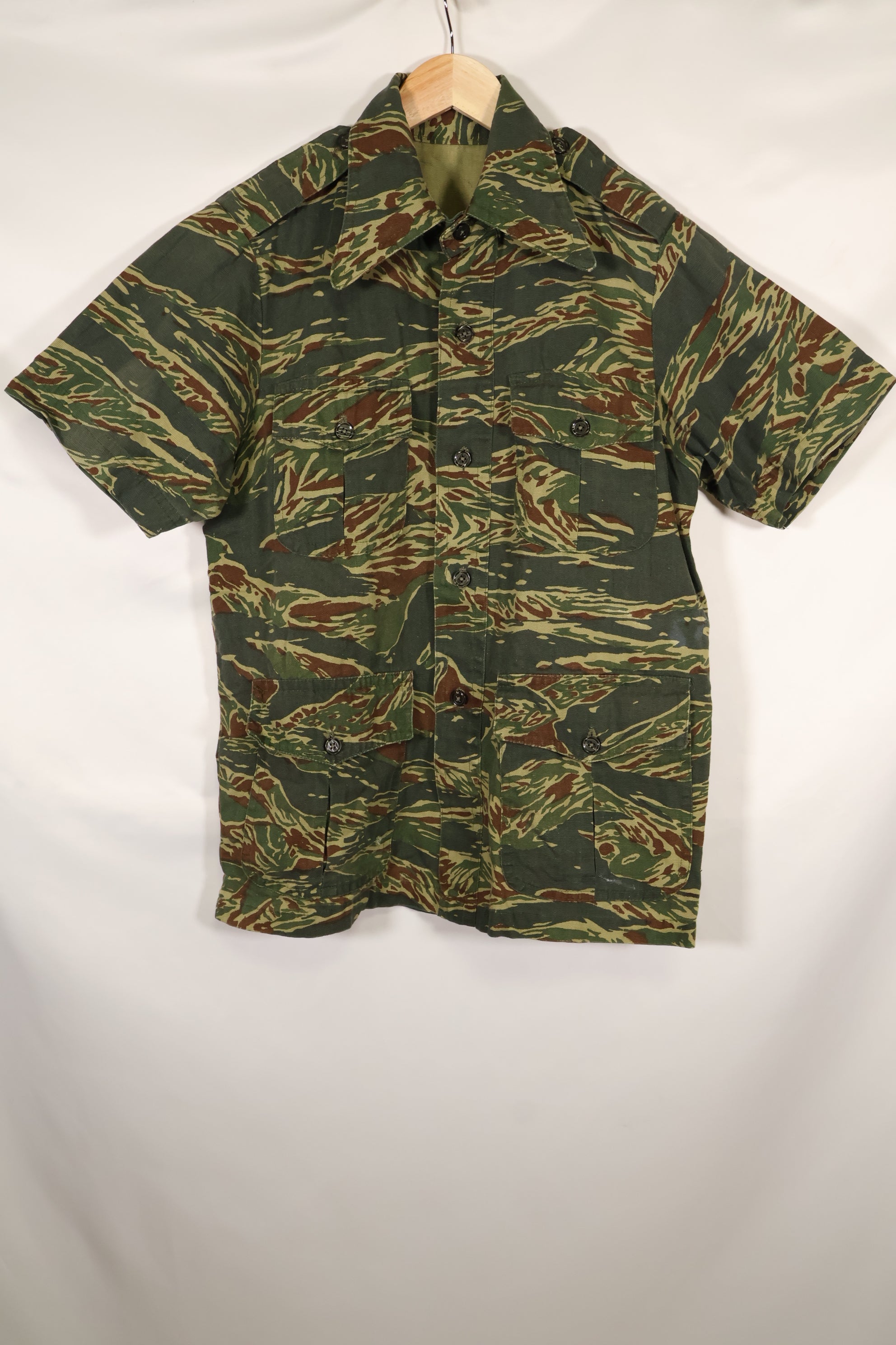 Estimated 1970s tie tiger stripe pattern safari shirt, used.