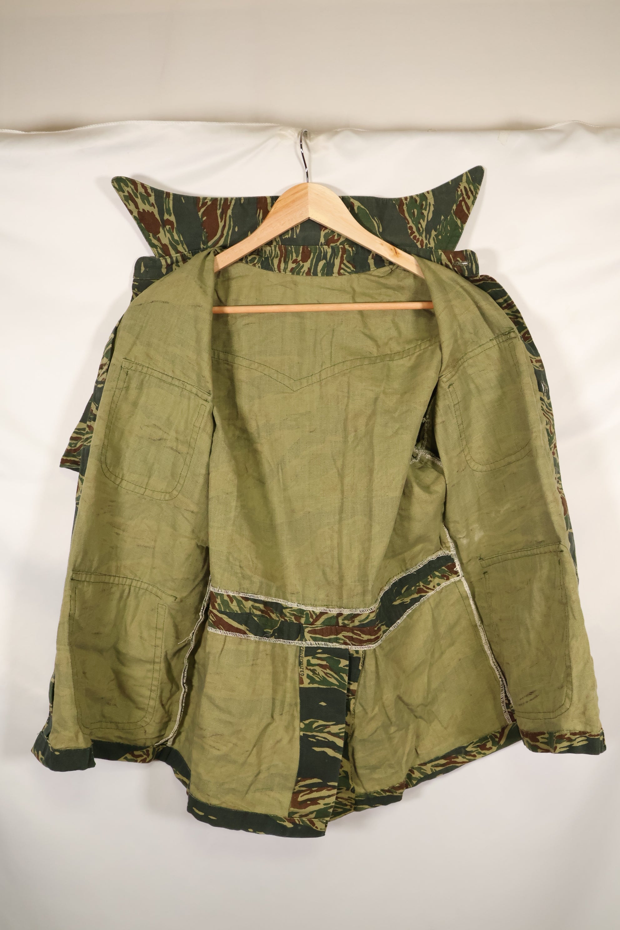 Estimated 1970s tie tiger stripe pattern safari shirt, used.