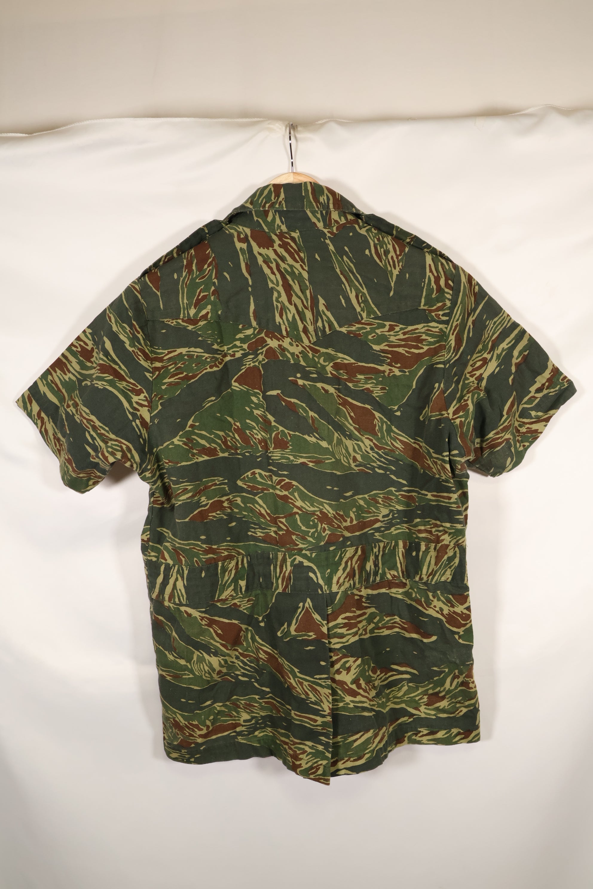 Estimated 1970s tie tiger stripe pattern safari shirt, used.