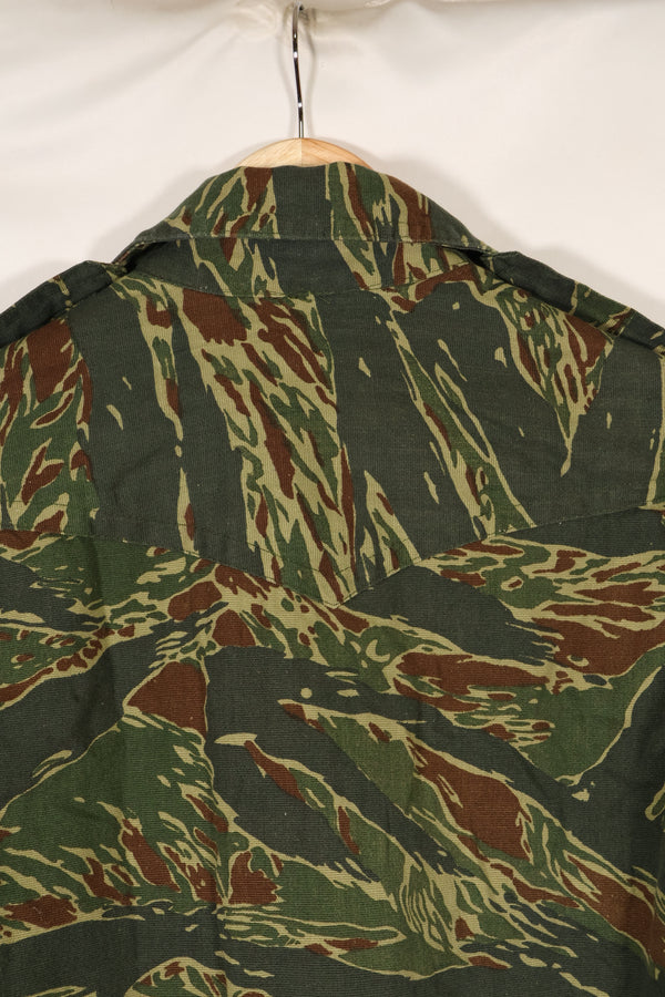Estimated 1970s tie tiger stripe pattern safari shirt, used.