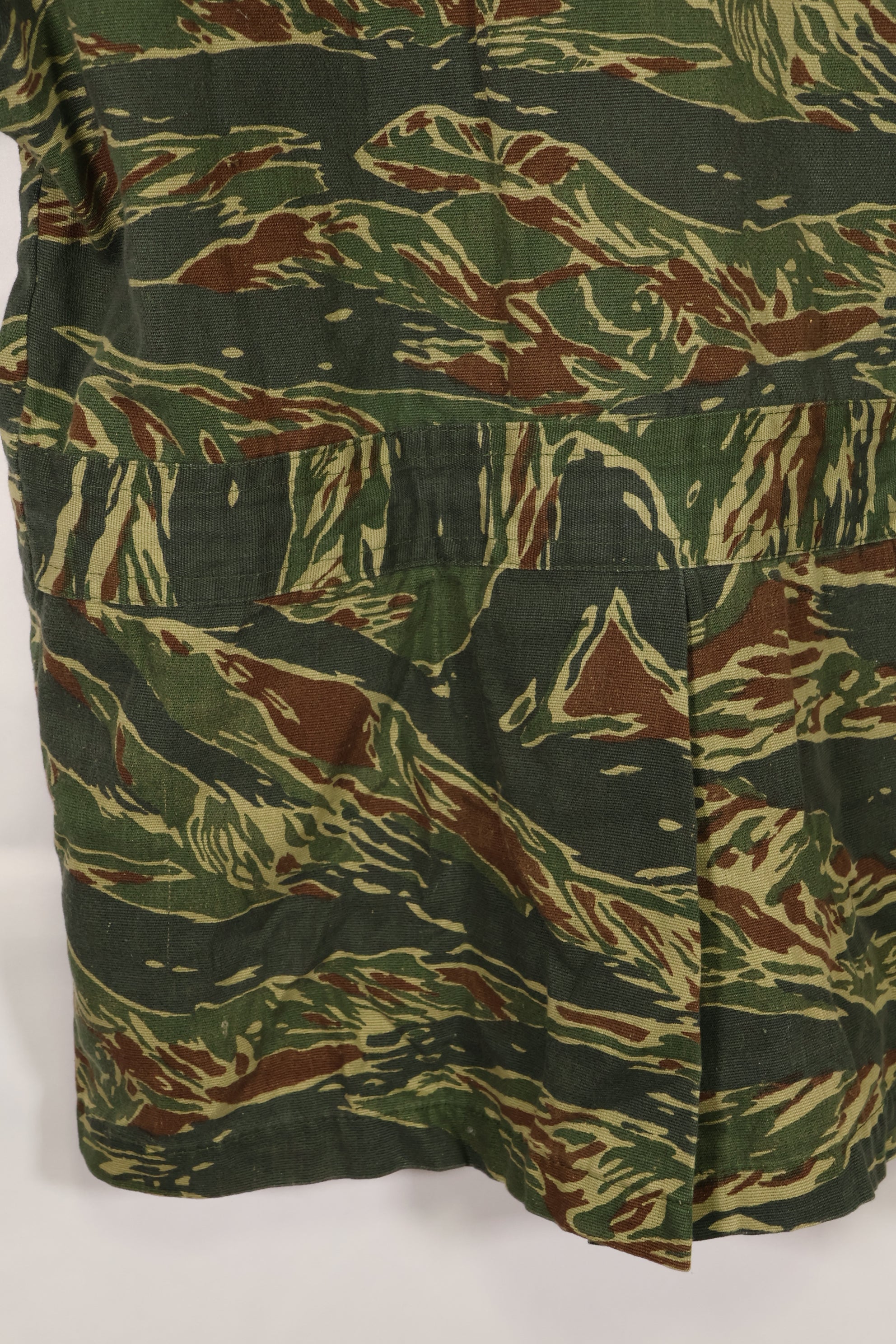 Estimated 1970s tie tiger stripe pattern safari shirt, used.