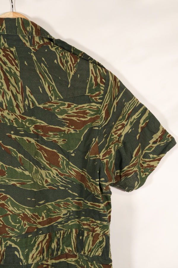 Estimated 1970s tie tiger stripe pattern safari shirt, used.
