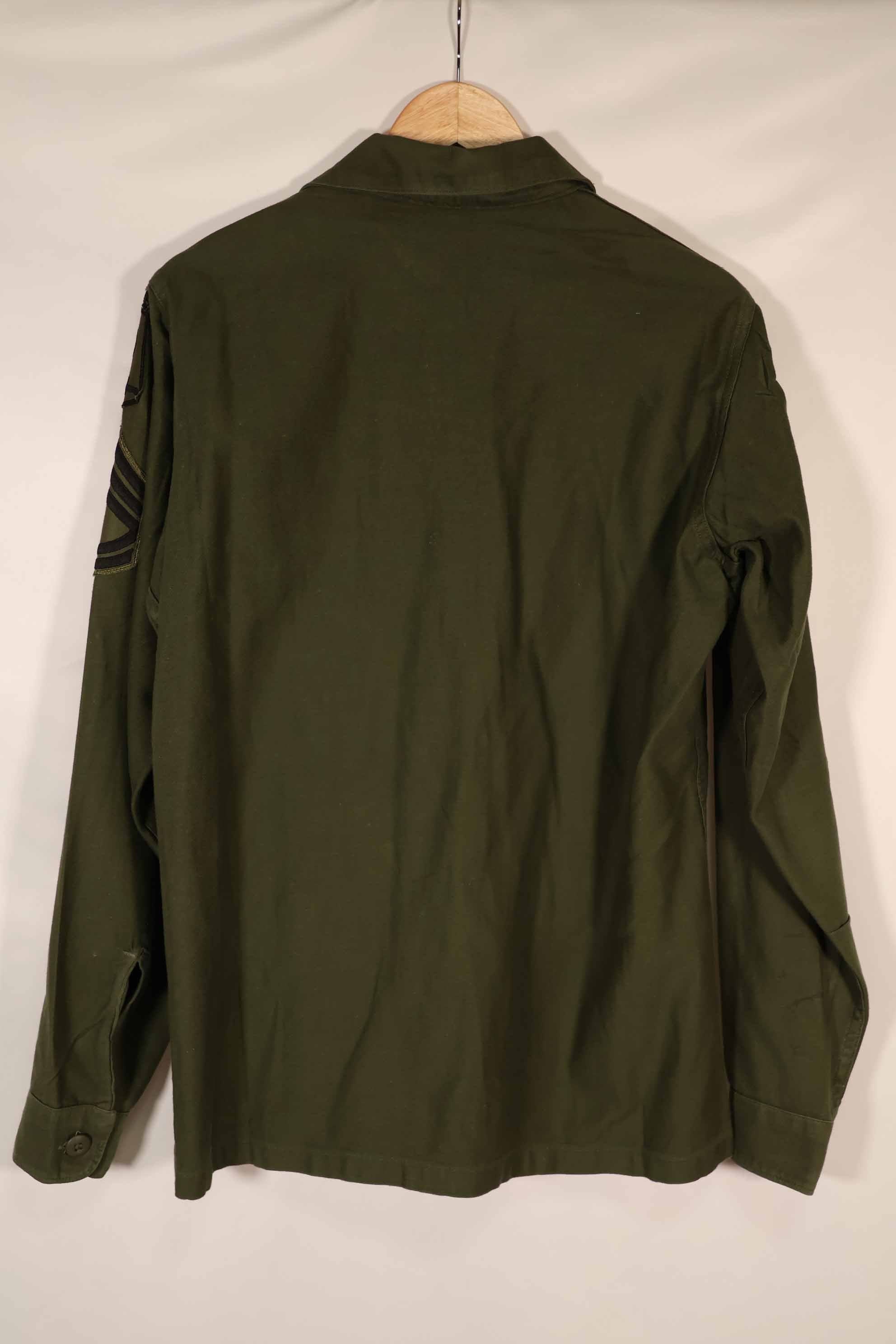 Real 1970 OG-107 utility shirt with Army Airborne insignia, used.