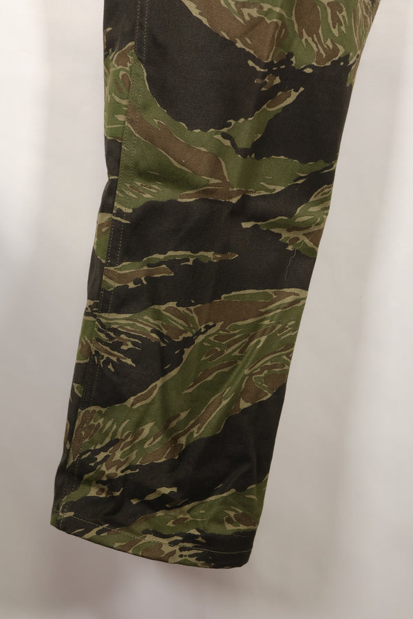 1970s DAJB09 with contract tag Made in Japan Tiger stripe top and bottom set, never used