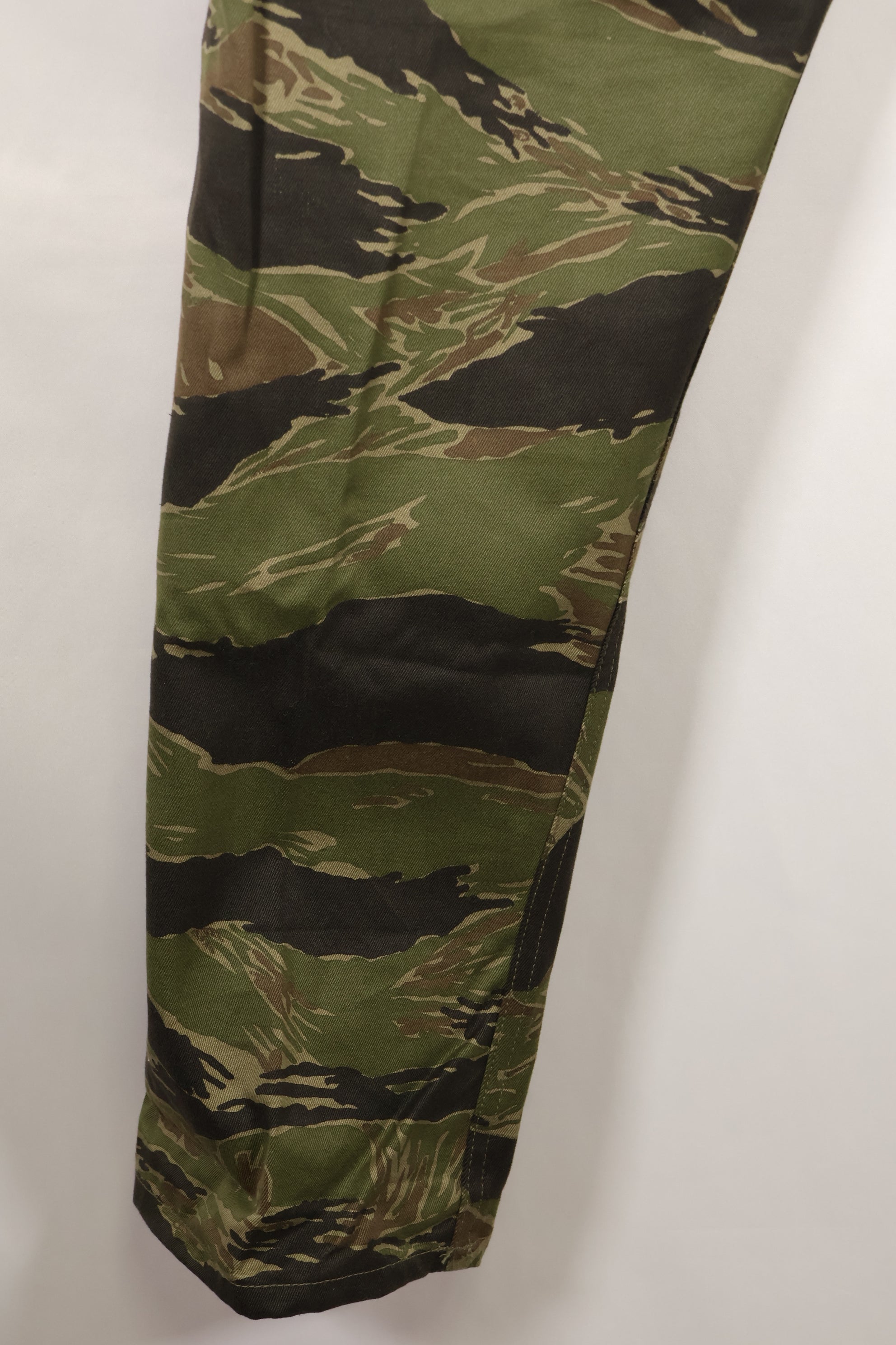 1970s DAJB09 with contract tag Made in Japan Tiger stripe top and bottom set, never used