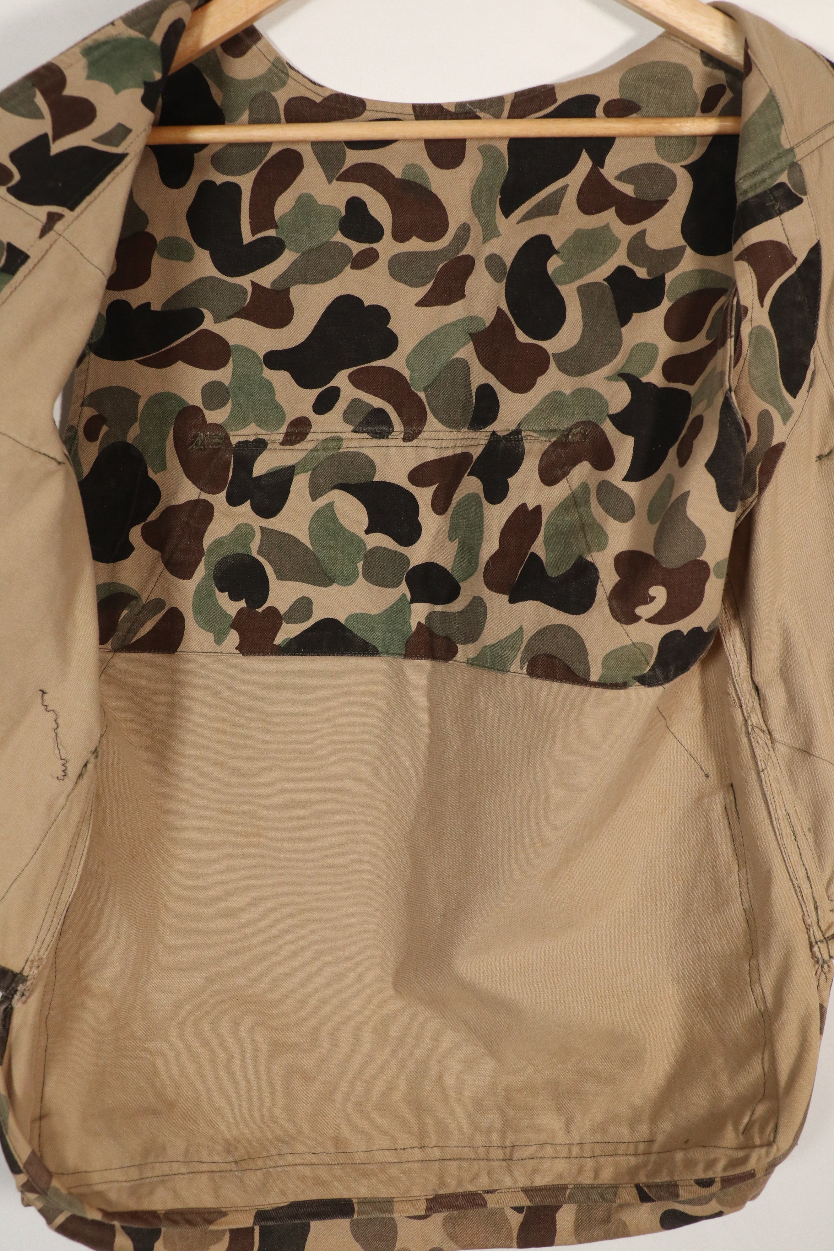 Real fabric Beogum camouflage hunting vest, almost unused, Leopard camouflage.