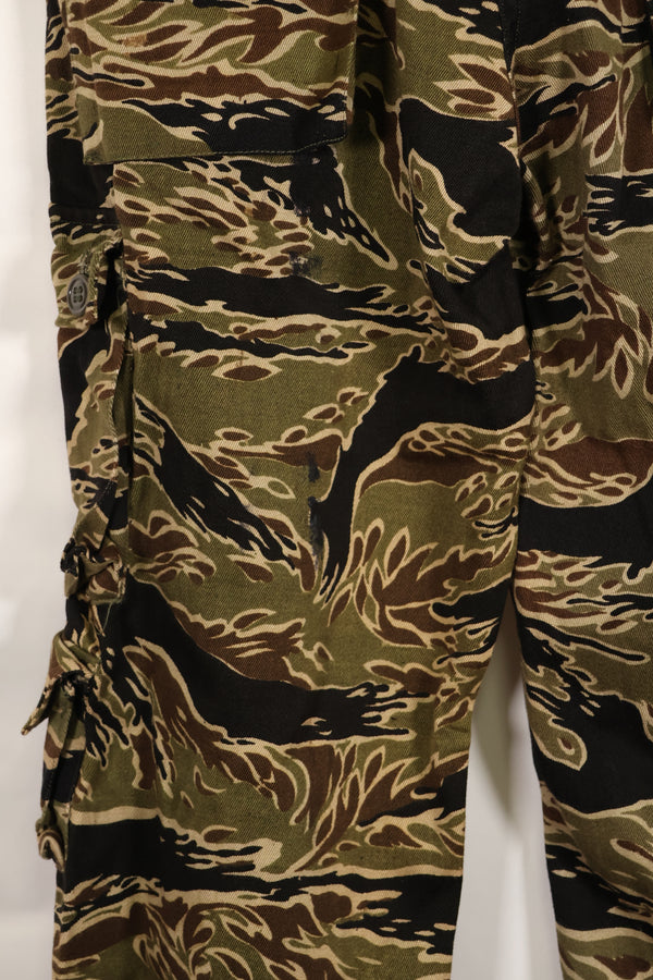 Mid-1960s early gold tiger stripe pants, size S-R, US cut, good condition.