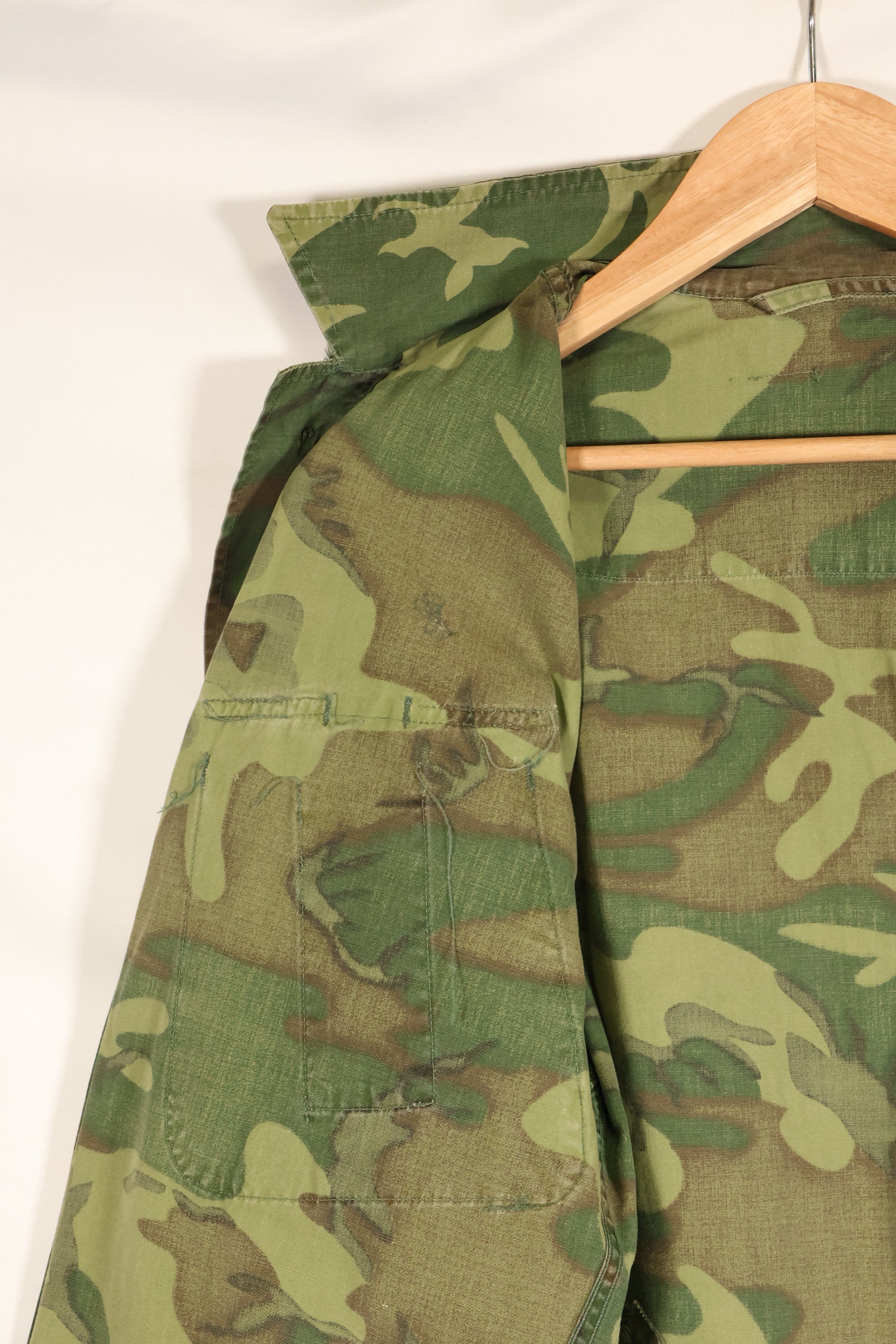 Contract circa 1967, size tag missing, early print, USMC non-rip ERDL jungle fatigues jacket, used