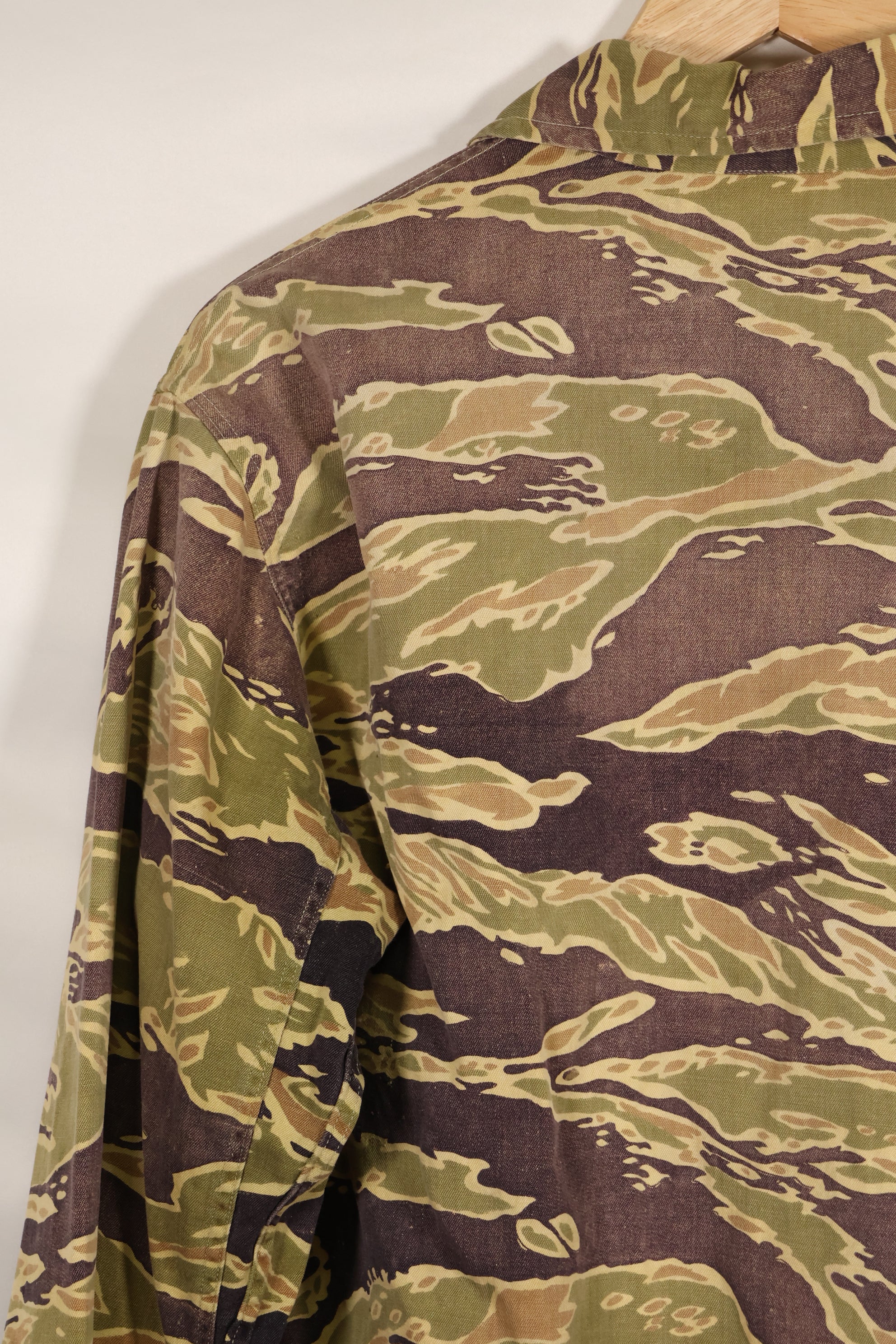 Real Late War Pattern US Size Tiger Stripe Shirt with Pocket Modification Used