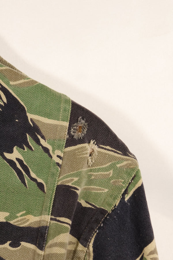 Early 1960s twill fabric, rare VNMC 1st Model tiger stripe shirt, used by Taylor.