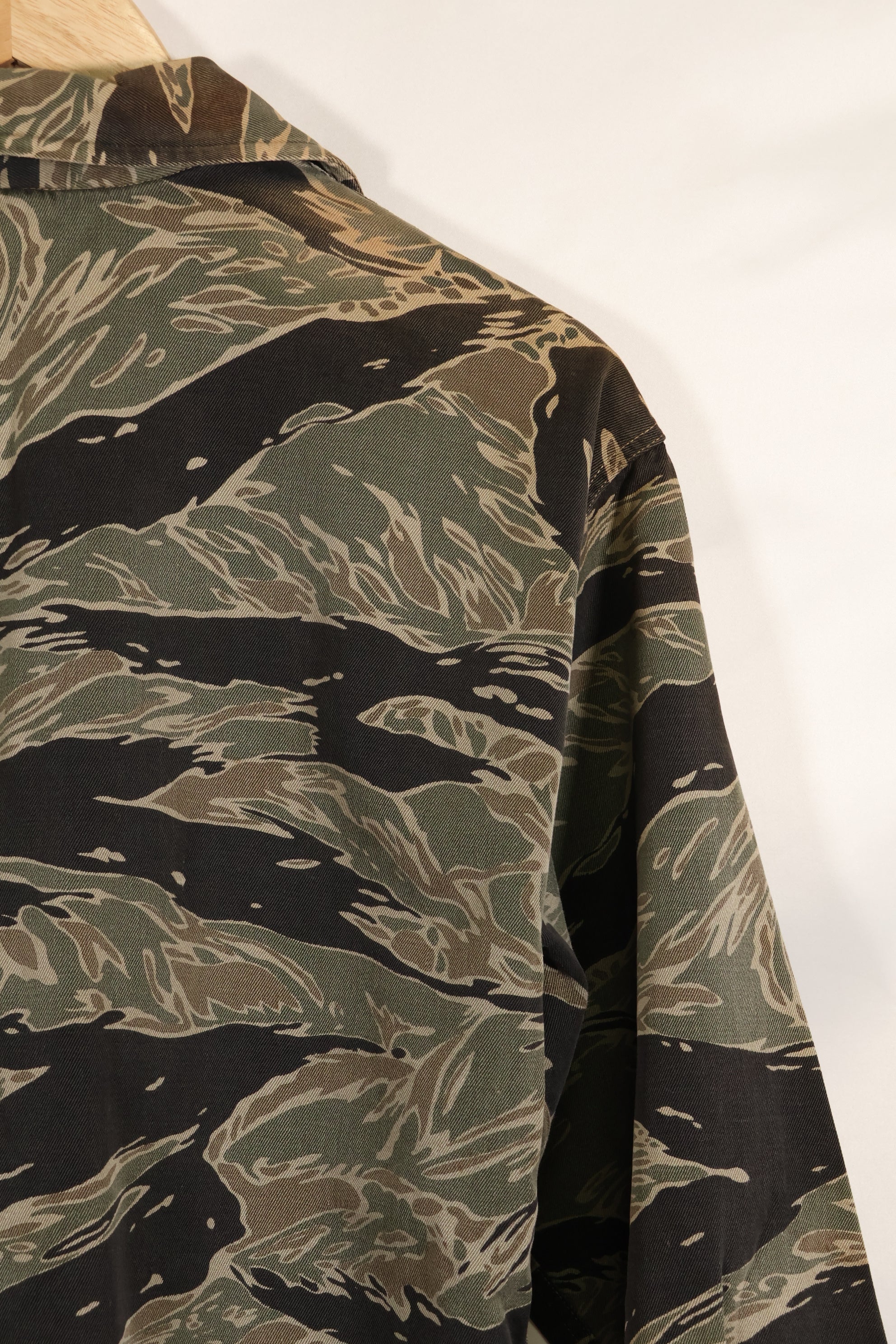 Real Silver Tiger Stripe Asian Cut A-L size shirt Used in good condition