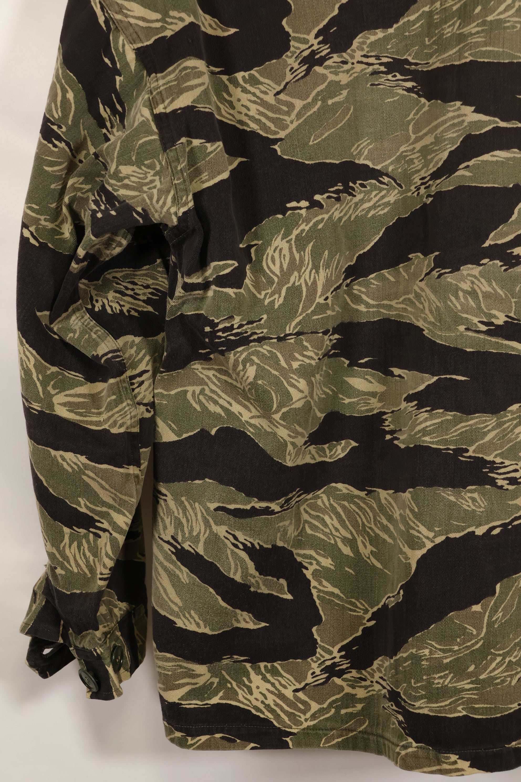 Real Okinawa Tiger early jacket US-L size, mainland sewing, faded, rare size, good condition.