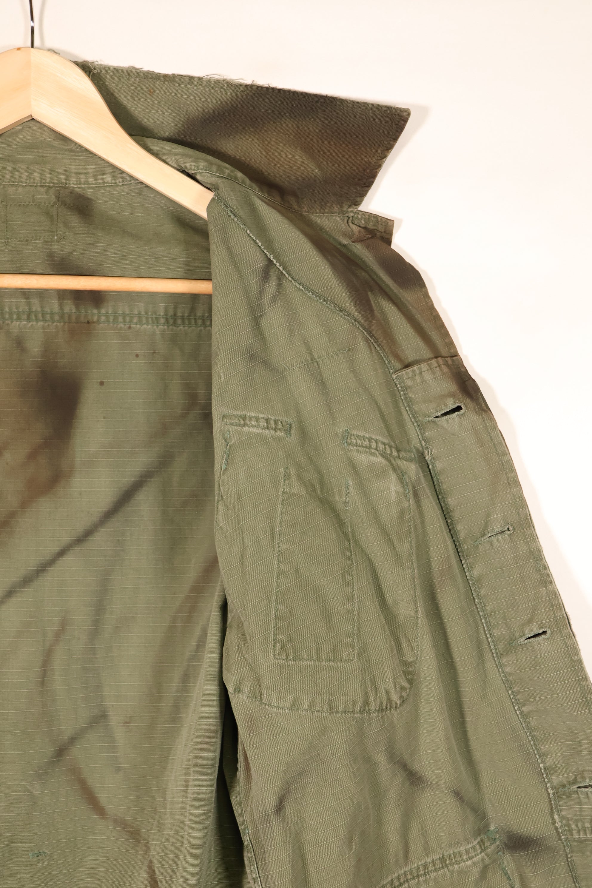 Contract from the late 1960s; Estimated S-R size; Based on an actual jacket; MACV SOG spray-painted jacket; Replica; Manufactured by MILITARIA 1911; Used item