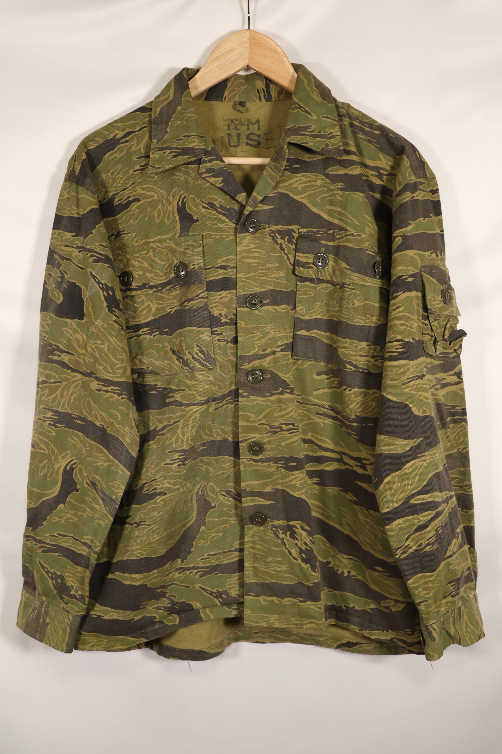 Repro US-M gold tiger stripe US cut shirt made by Osaka MASH, used, faded.