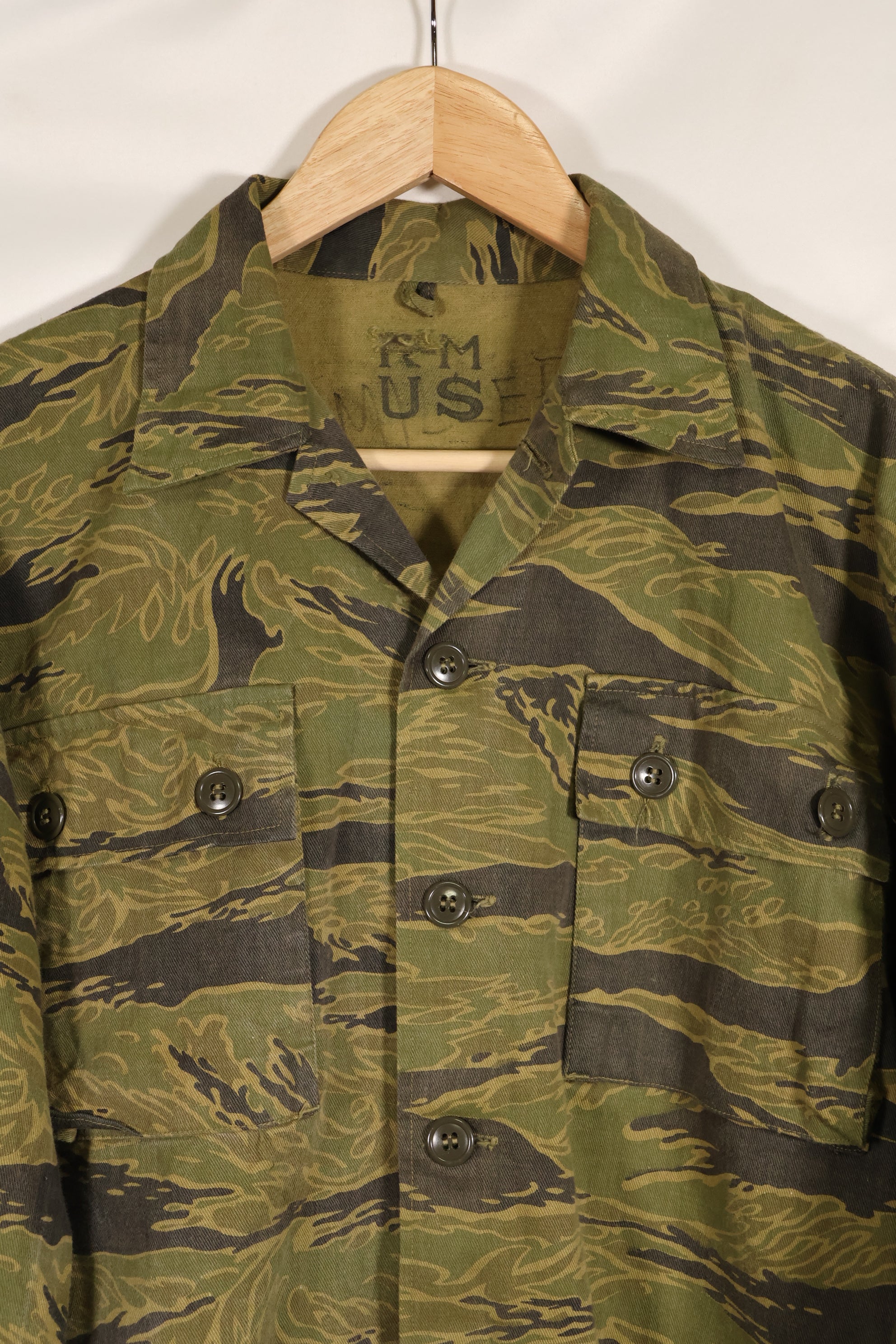 Repro US-M gold tiger stripe US cut shirt made by Osaka MASH, used, faded.