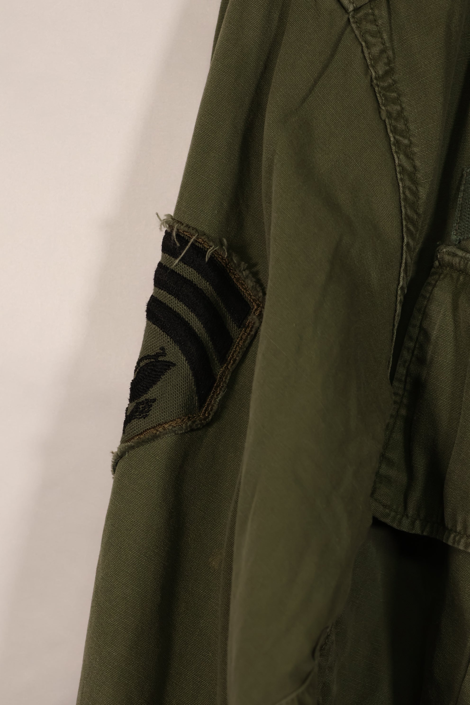 Real Japanese made FEC-39917 2nd Model Jungle Fatigue Jacket, 25th Infantry Division, with patch, used.