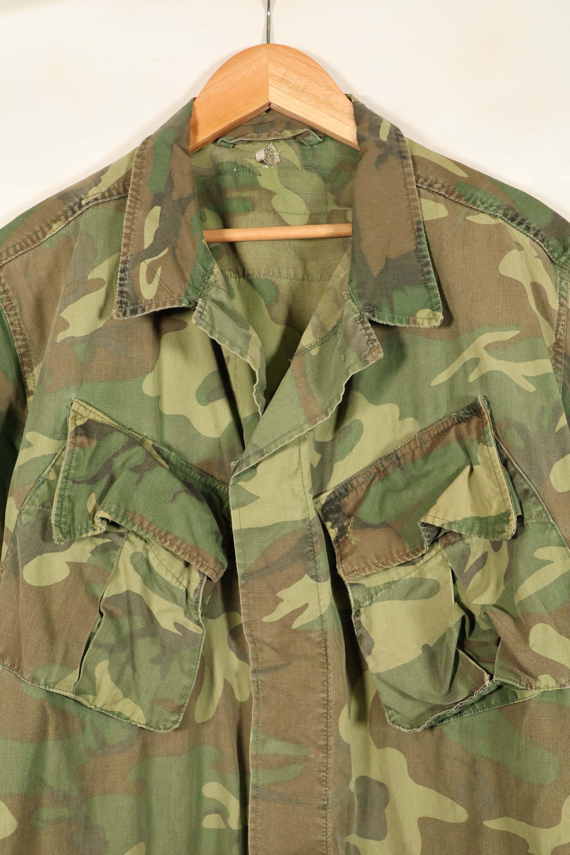 Estimated 1966–67 | Estimated M-R | No label | ERDL camouflage | Early print | Short-sleeve custom fatigue jacket | Used