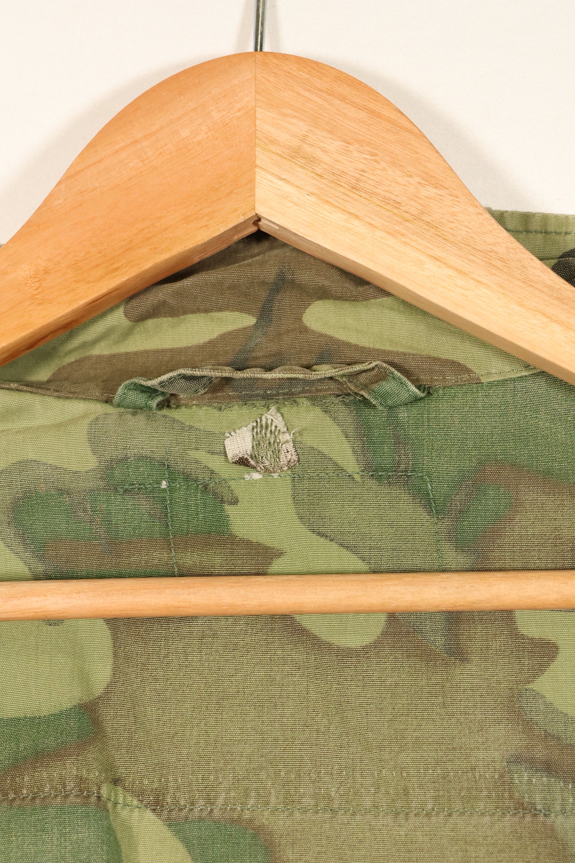 Estimated 1966–67 | Estimated M-R | No label | ERDL camouflage | Early print | Short-sleeve custom fatigue jacket | Used