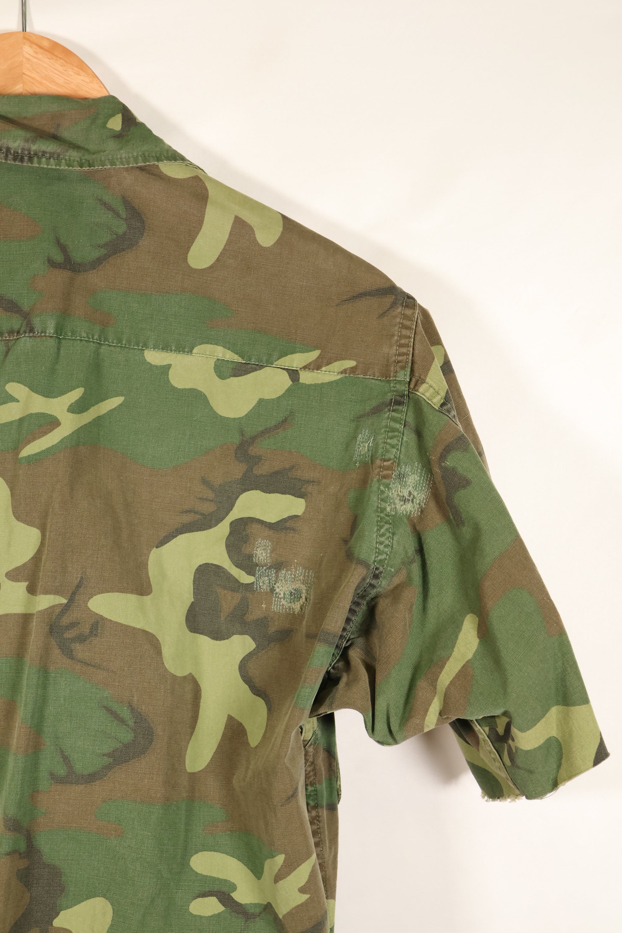 Estimated circa 1966–67; Estimated S-R; Early print; ERDL leaf camouflage; No rip; Fatigue jacket; Short sleeves; Used
