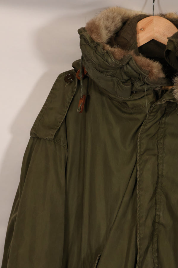 Early 1950s MEDIUM M51 Field Parka with coyote hood, used.