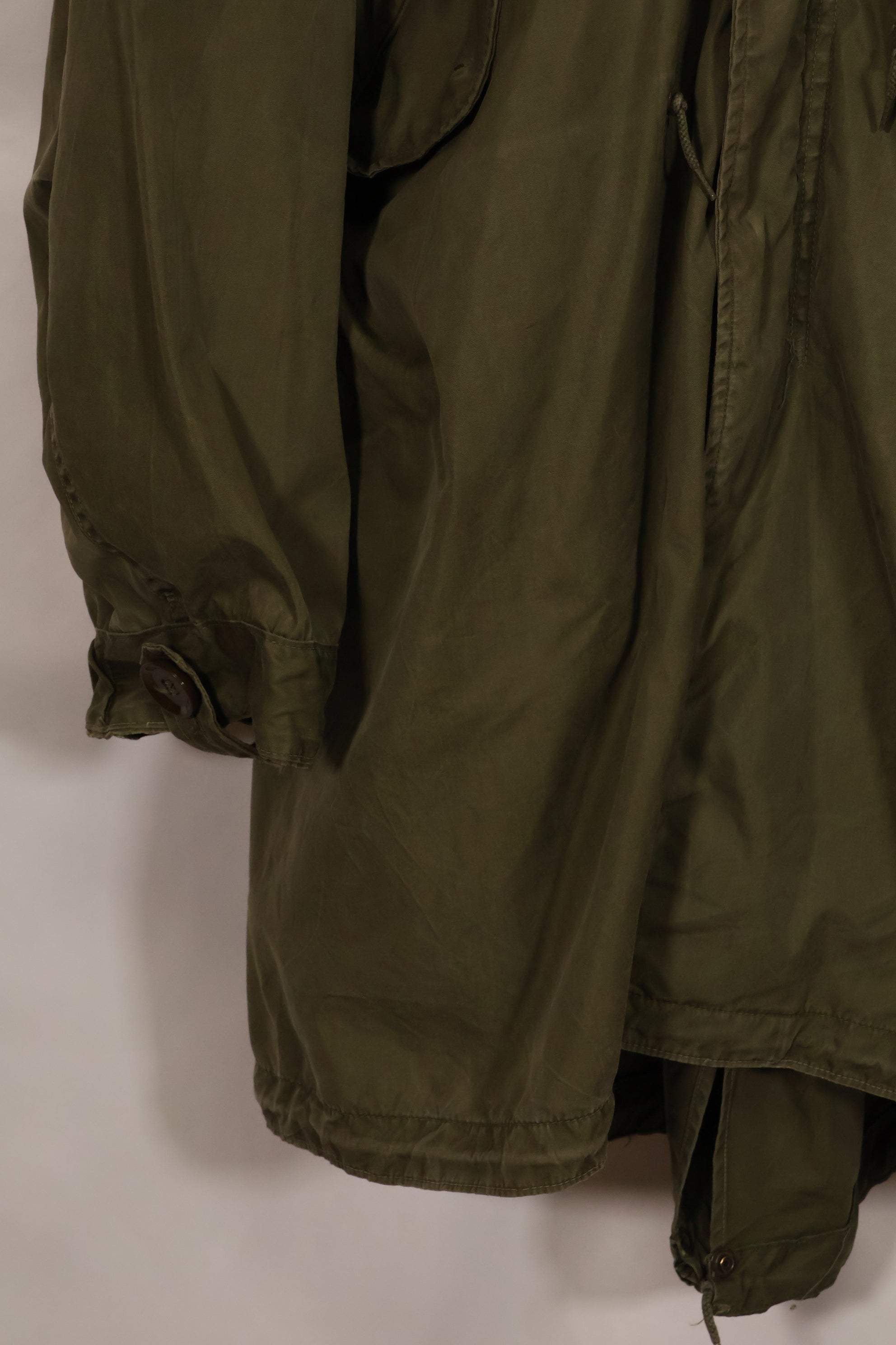 Early 1950s MEDIUM M51 Field Parka with coyote hood, used.