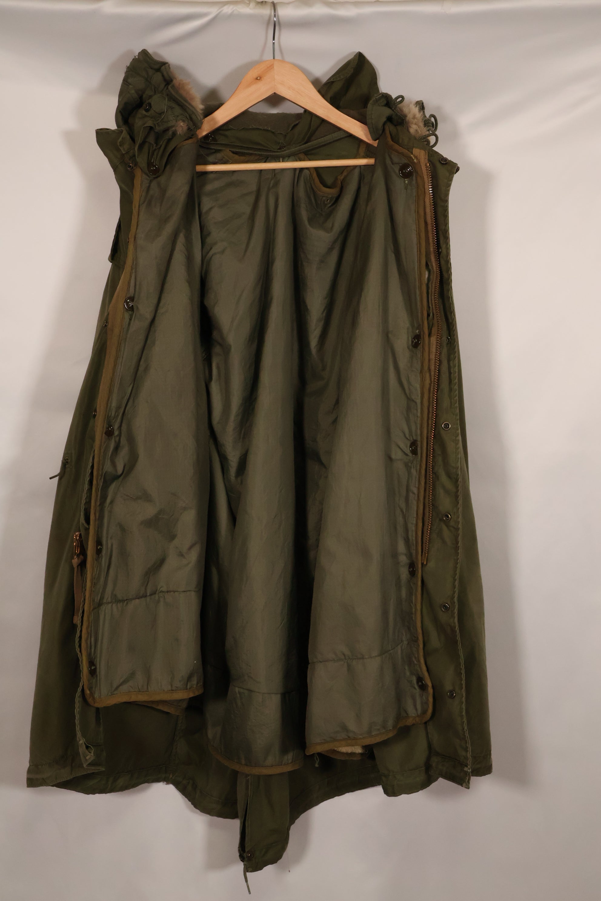 Early 1950s MEDIUM M51 Field Parka with coyote hood, used.