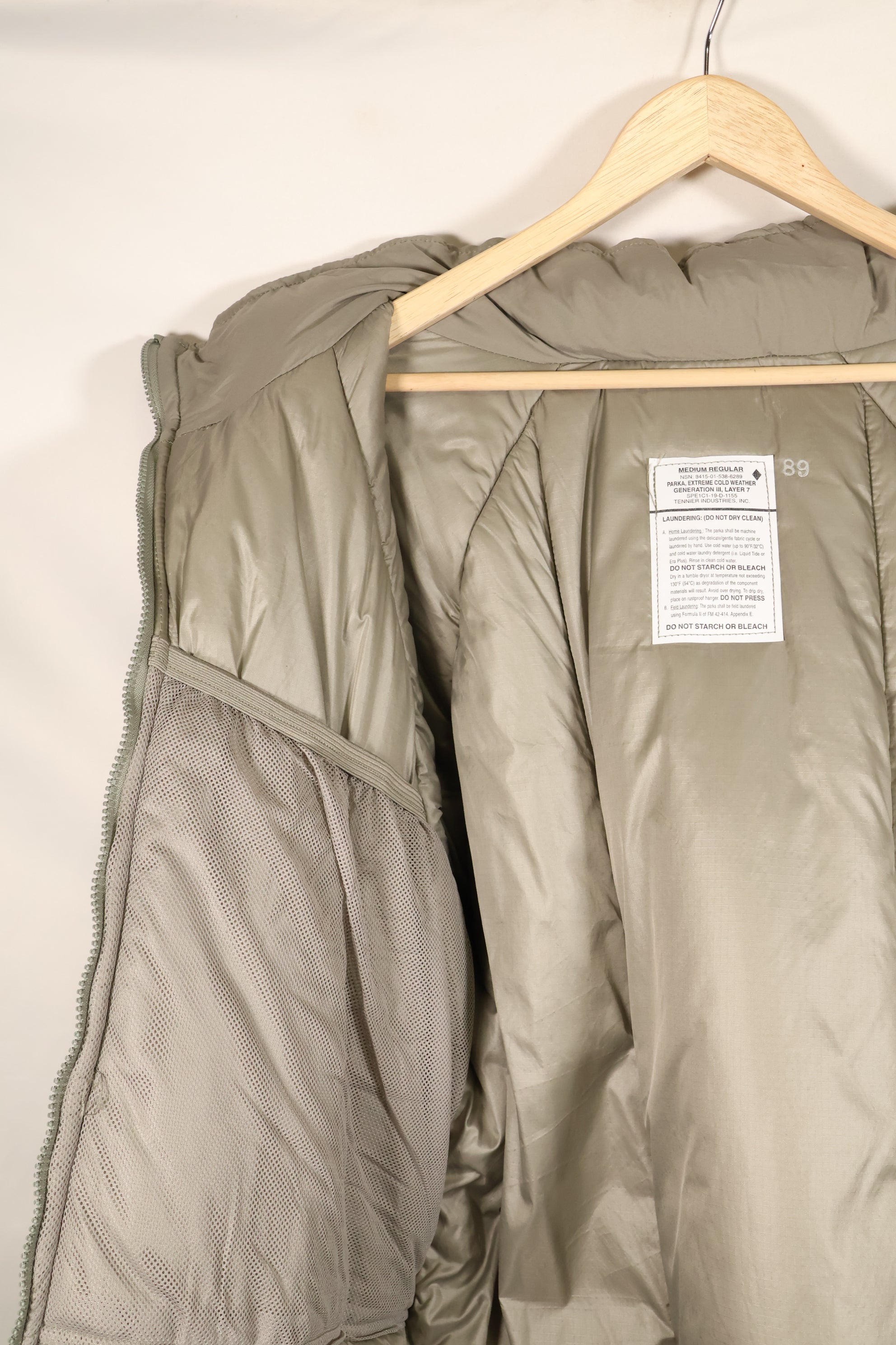 2019年契約　M-R　アメリカ軍　ECWCS　極寒冷地用　GENERATION III　LEVEL 7　中古品
