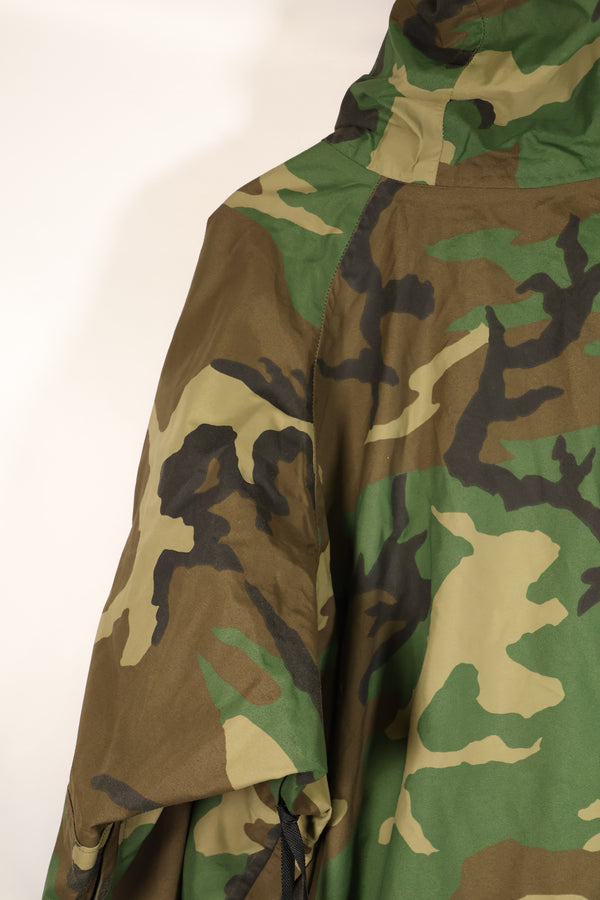 1990 Contract U.S. Army ECWCS 1st Generation Gore-Tex Parka, Woodland Camo, X-Large, Regular Fit, Used