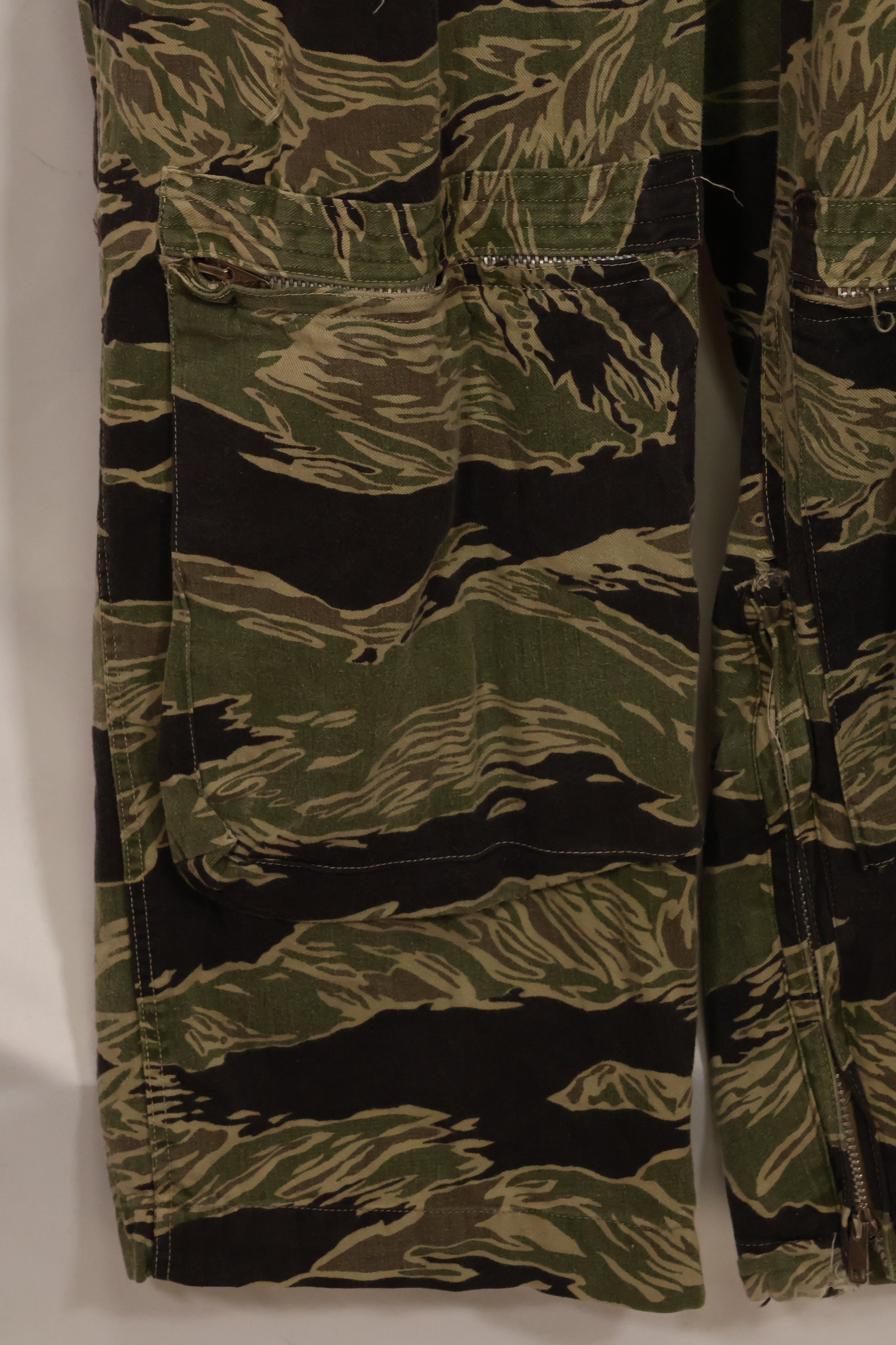1960s 40L Okinawa Tiger Pattern Tiger Stripe Flight Suit Used