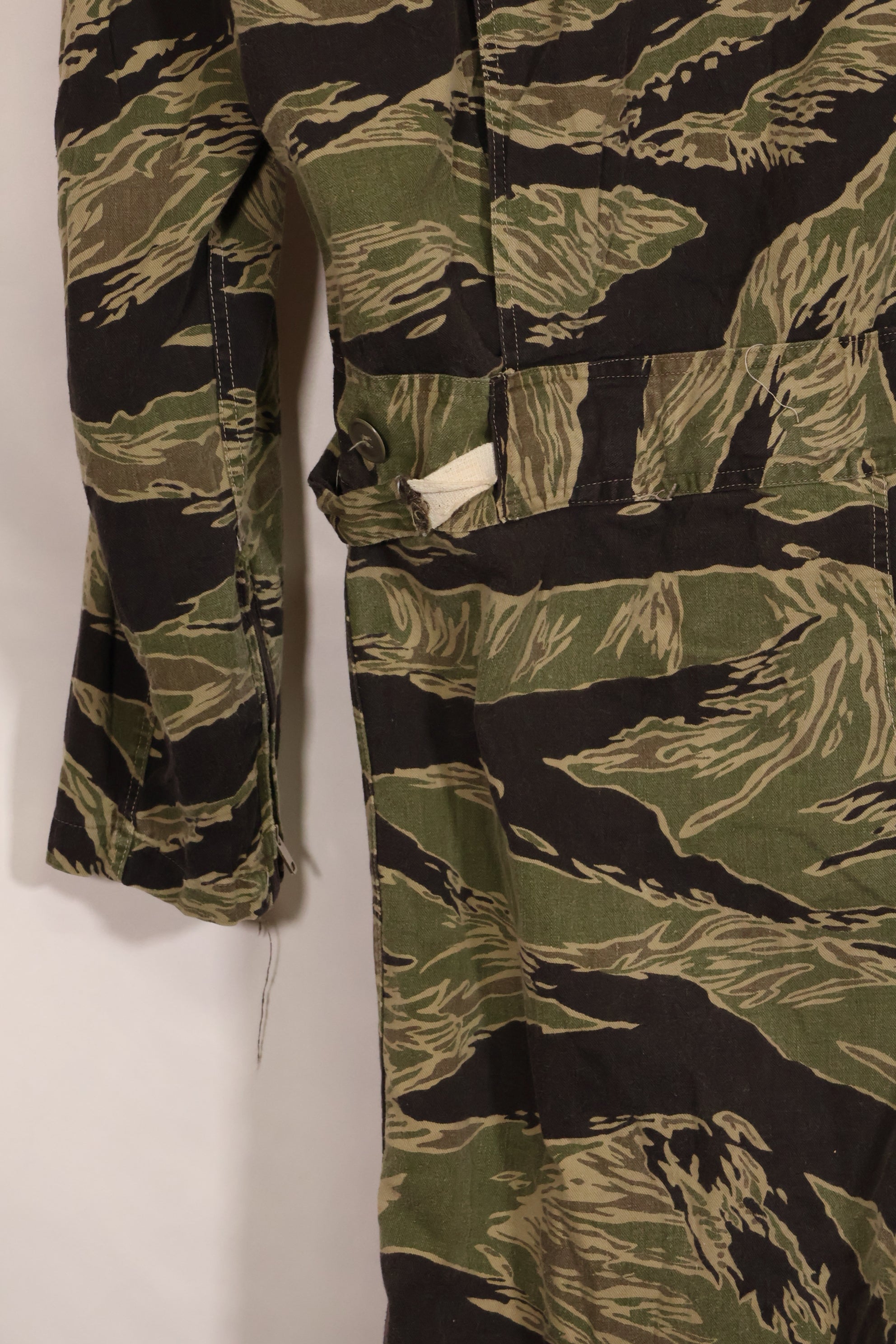 1960s 40L Okinawa Tiger Pattern Tiger Stripe Flight Suit Used