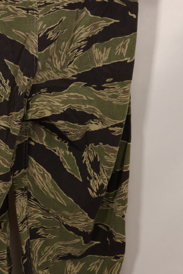 1960s 40L Okinawa Tiger Pattern Tiger Stripe Flight Suit Used