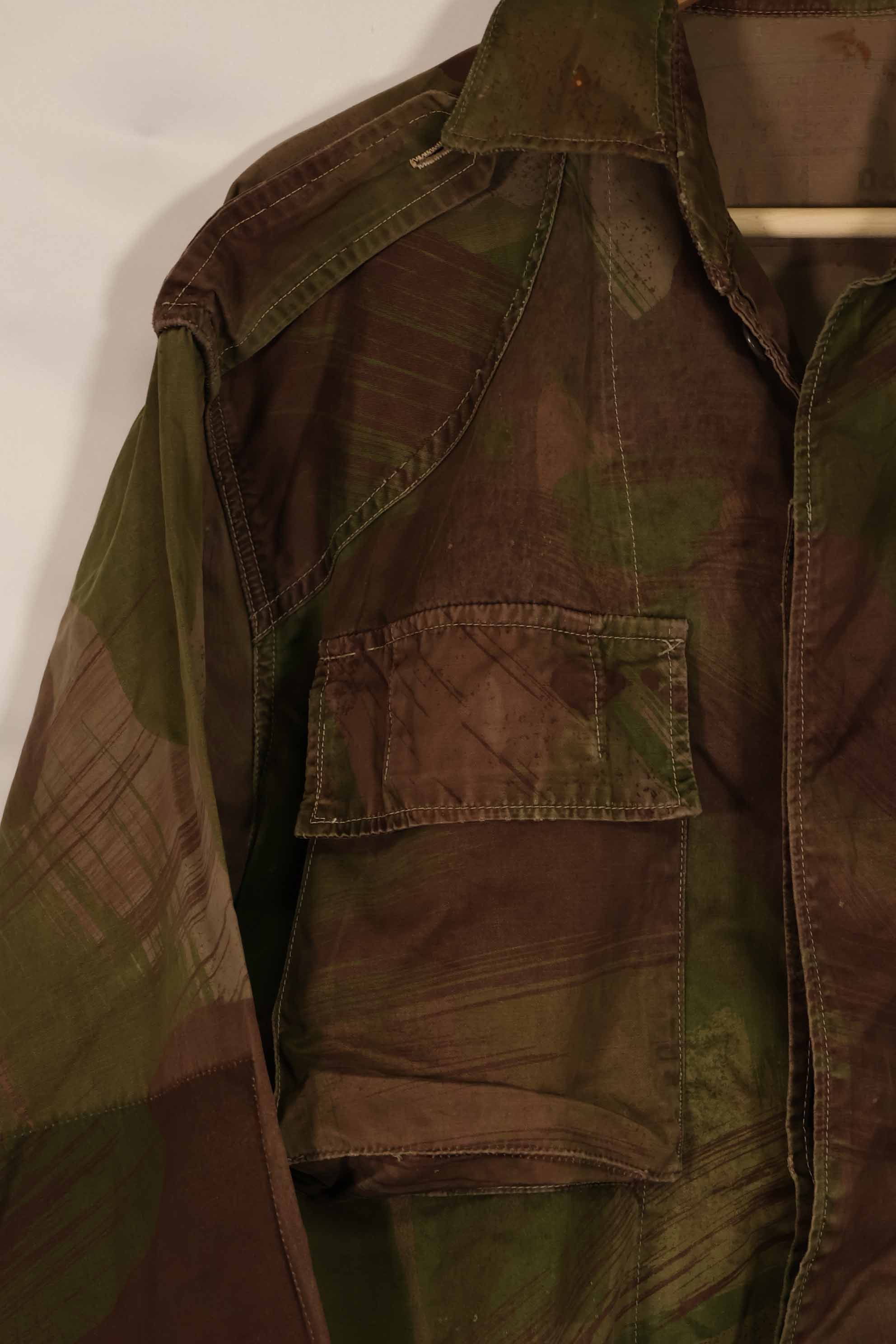 Real 1961 ARVN Windproof camouflage shirt, light fabric, missing buttons, rare.