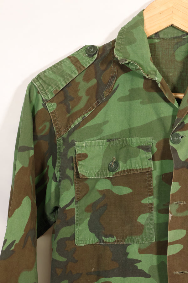 1960s Poplin ARVN leaf camouflage shirt, light fabric, rare, used.