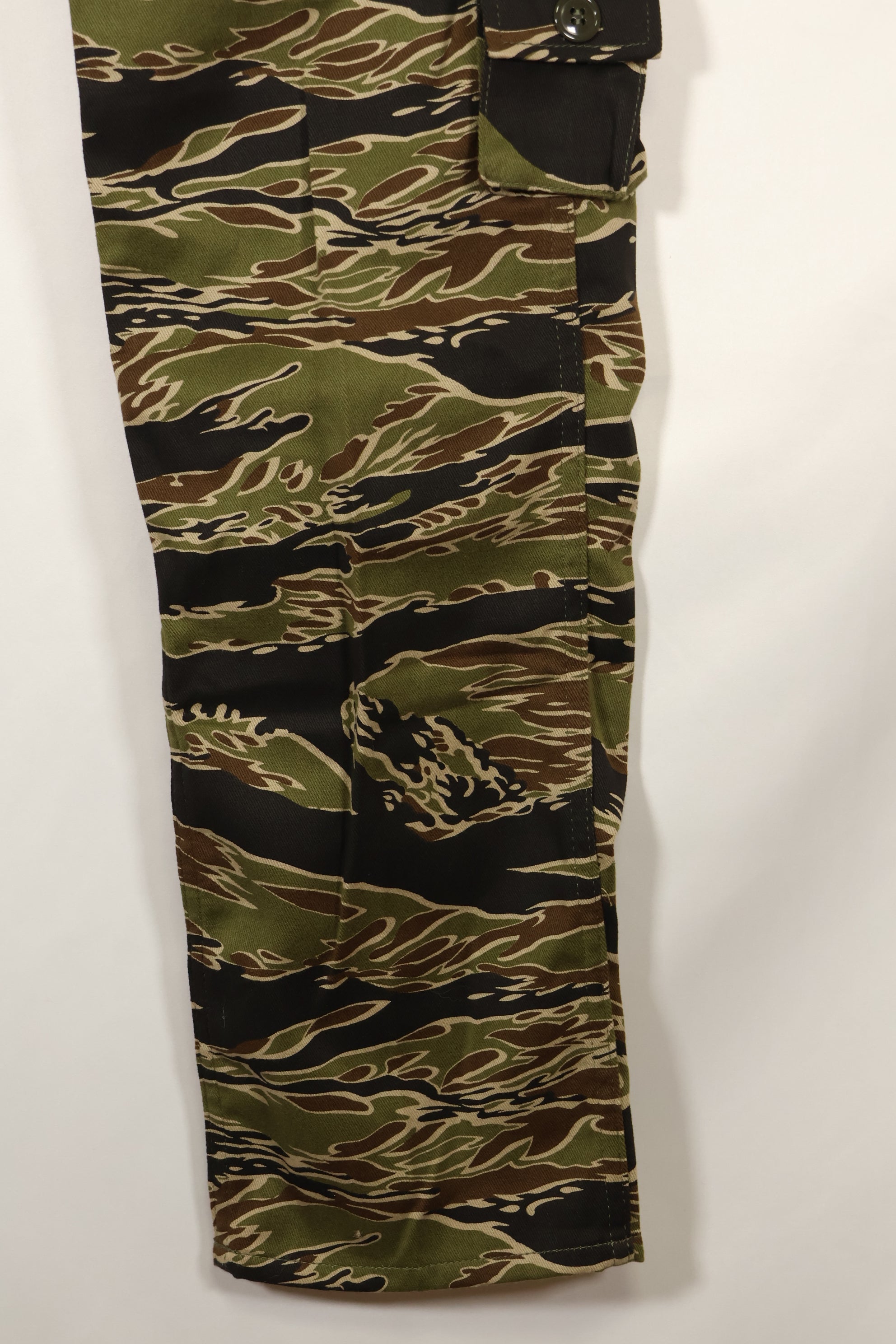 2024 US-XS MILITARIA 1911 Early Gold Tiger US Cut Pants Sample Used