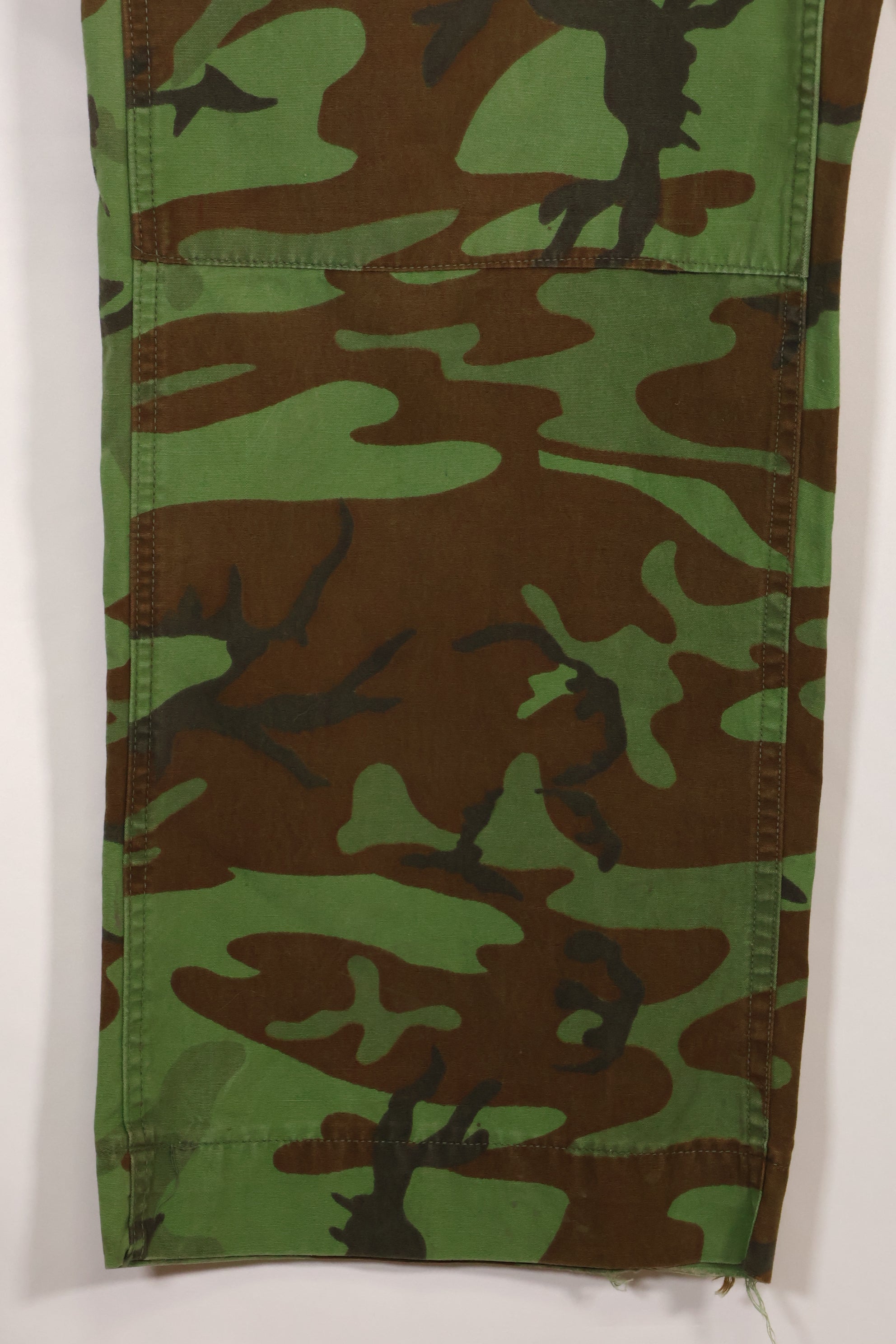 1960's Poplin ARVN leaf camouflage pants, size large, light fabric, rare, used.