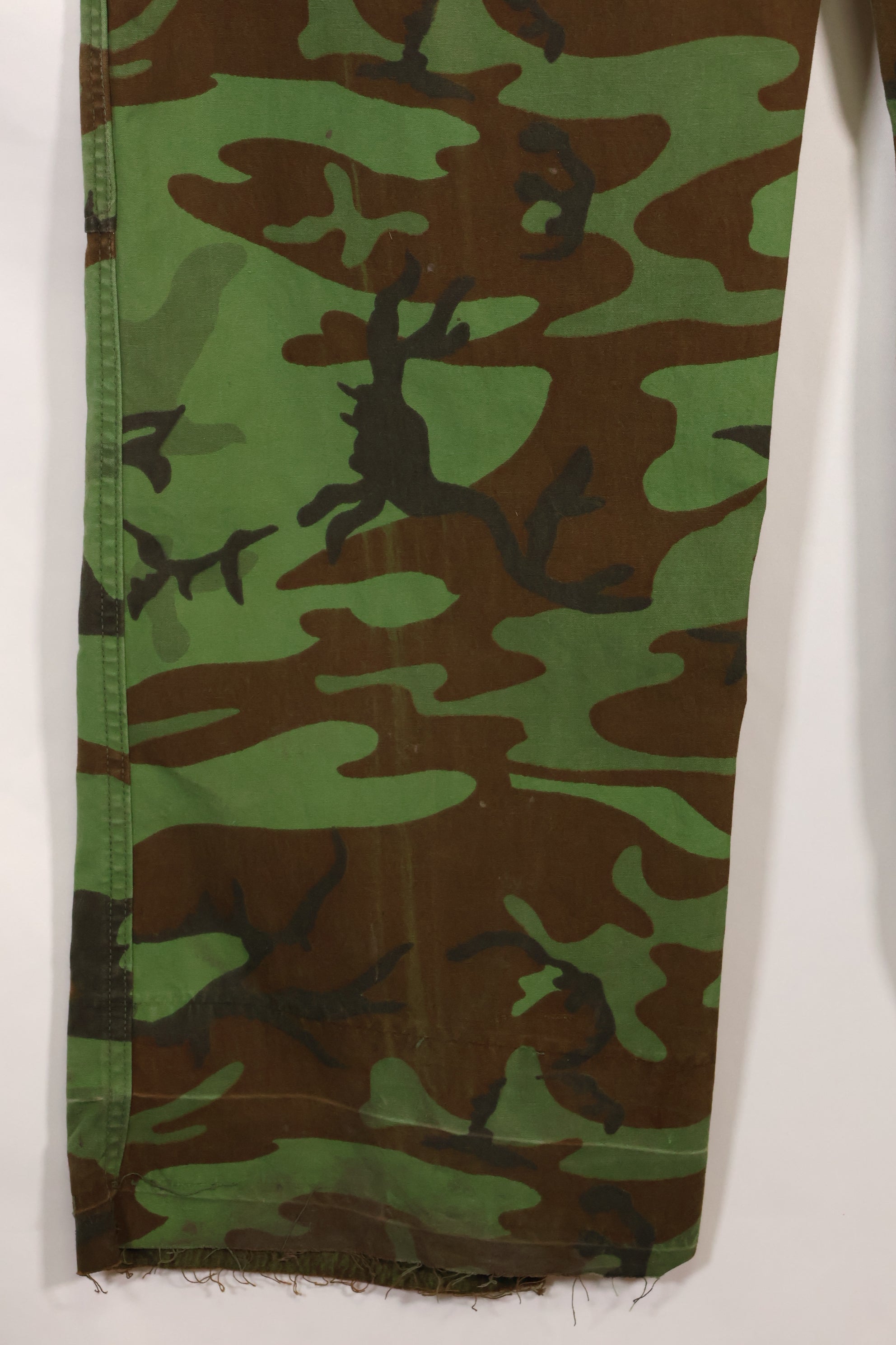 1960's Poplin ARVN leaf camouflage pants, size large, light fabric, rare, used.
