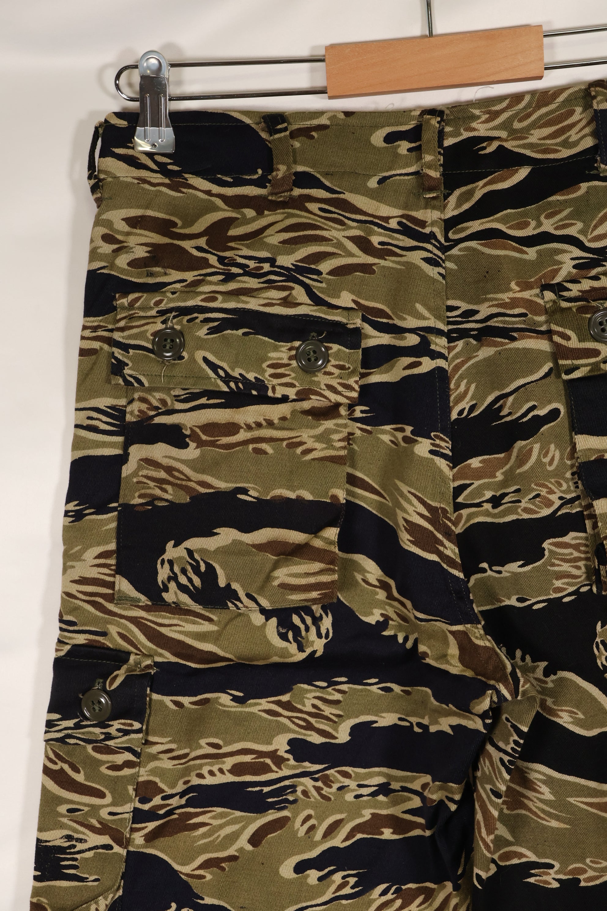 Mid-1960s early gold tiger stripe pants, size S-R, US cut, good condition, used.