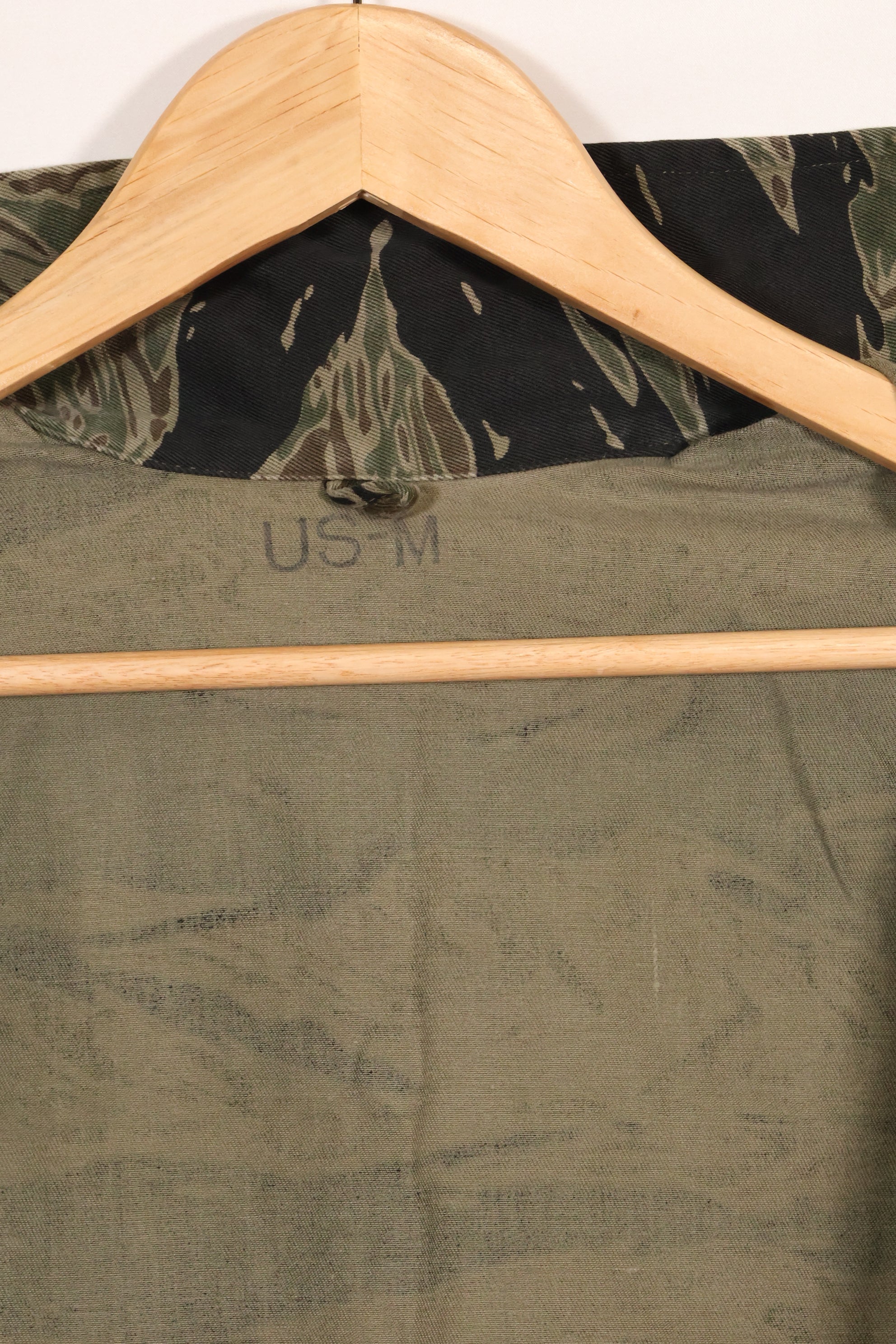 1960s US-M Silver Tiger Tiger Stripe shirt, little worn, good condition, used.