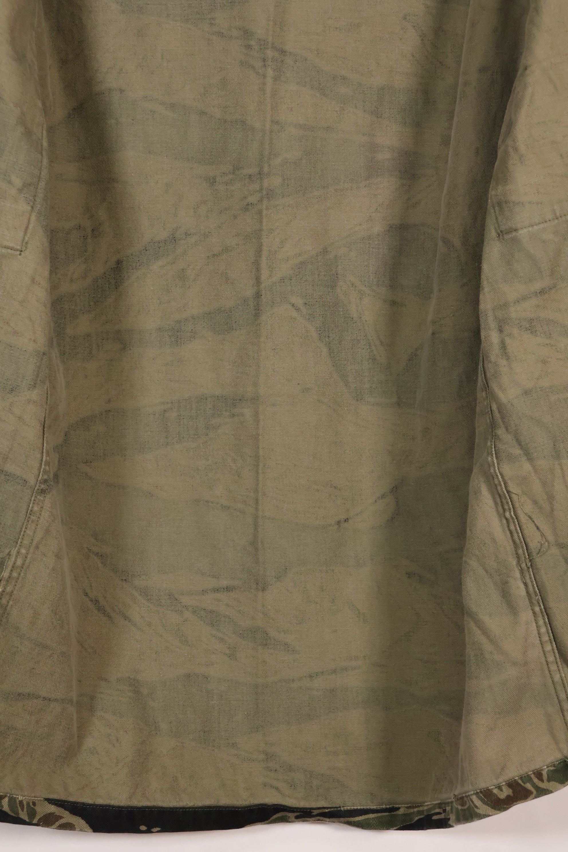 1960s US-M Silver Tiger Tiger Stripe shirt, little worn, good condition, used.