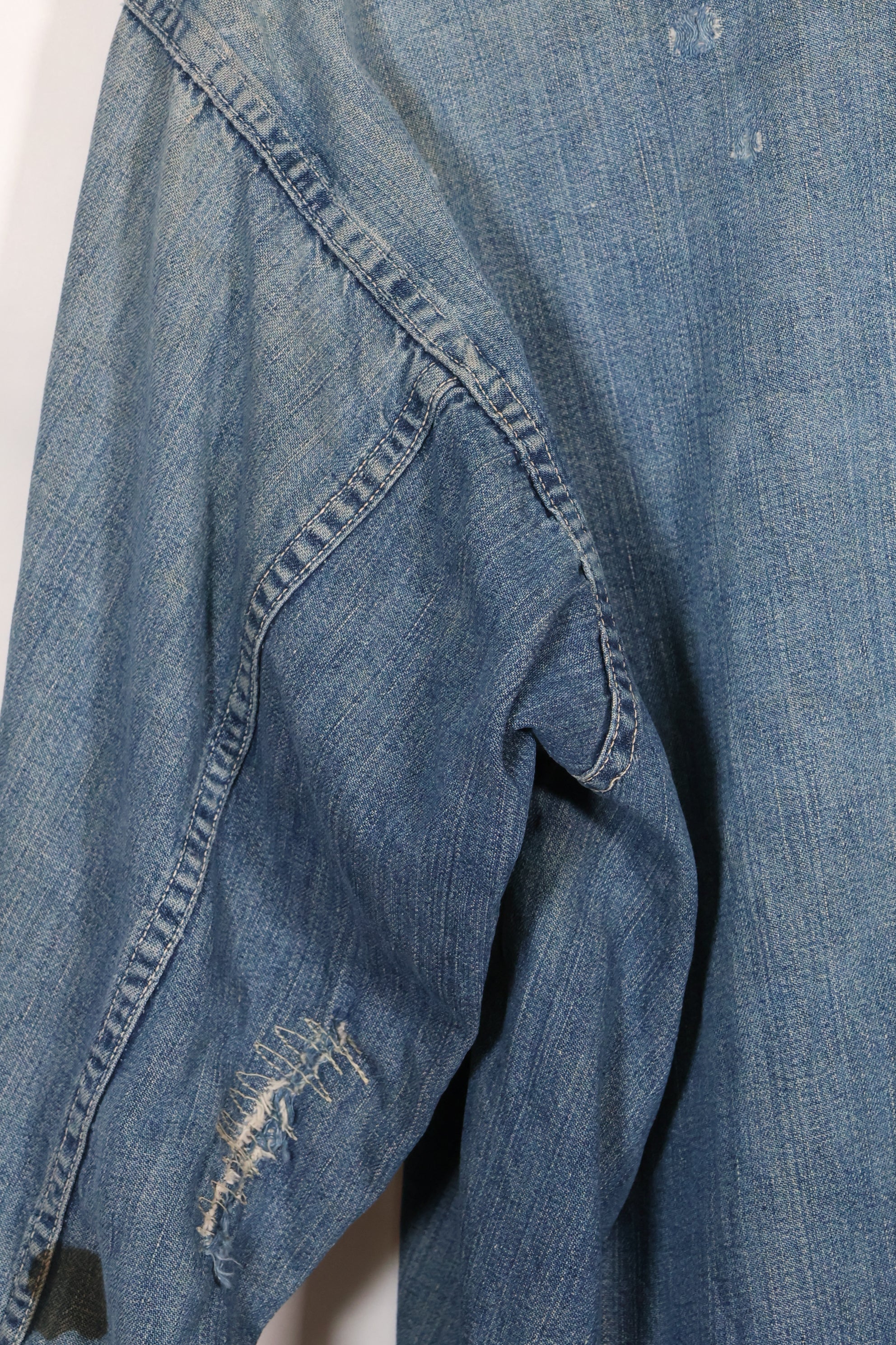 1930s U.S. Army denim pullover shirt, 3 buttons, used.