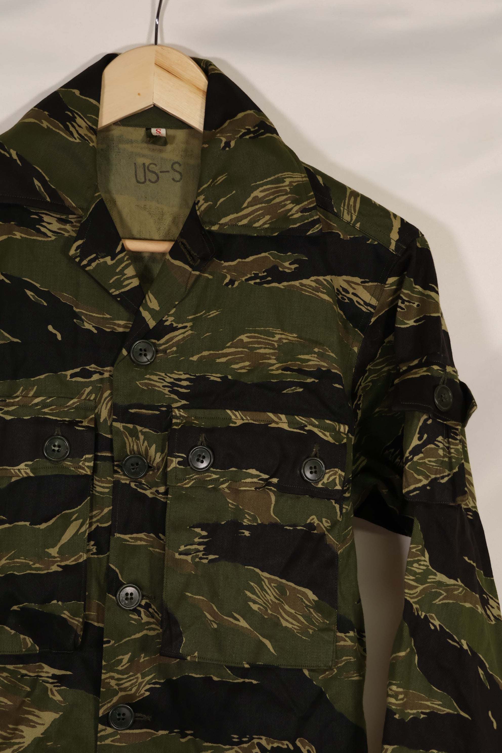 Deadstock Okinawa Tiger Tiger Stripe US Cut Shirt US-S with paper tag Sewn in mainland Japan B