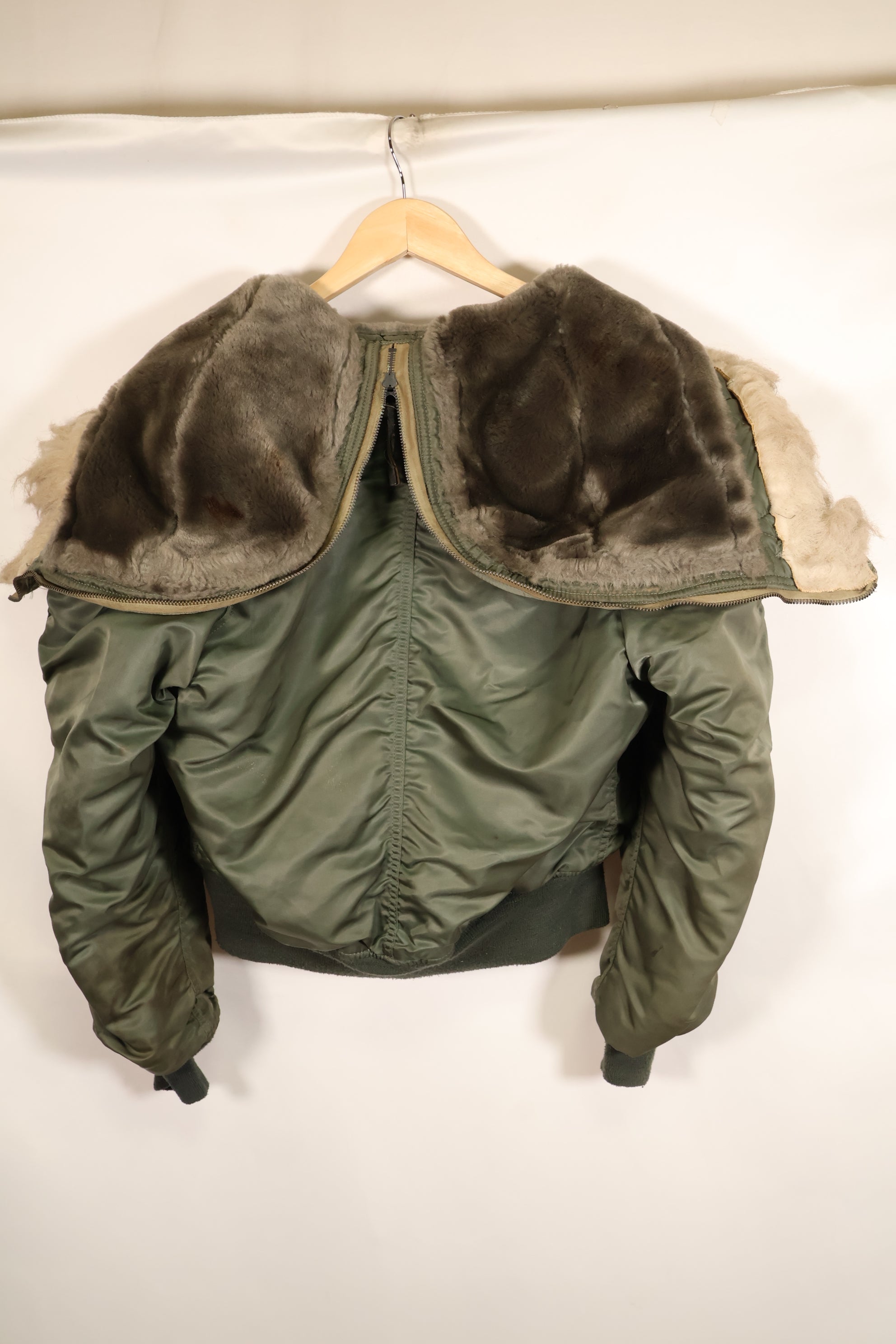 Late 1980s, MEDIUM, Civilian Use, Made by Alpha Industries, N2-B Flight Jacket, Used