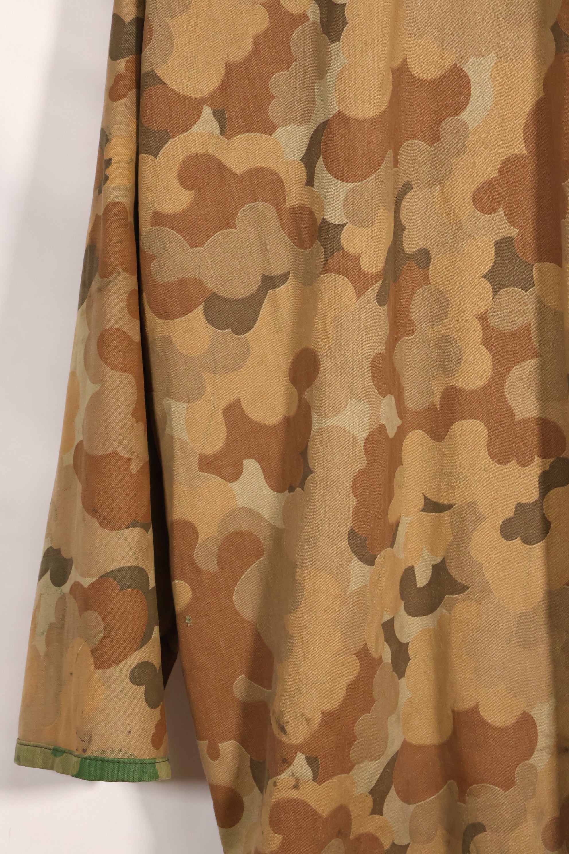Old replica US Marine Corps Mitchell camouflage reversible hoodie, used.