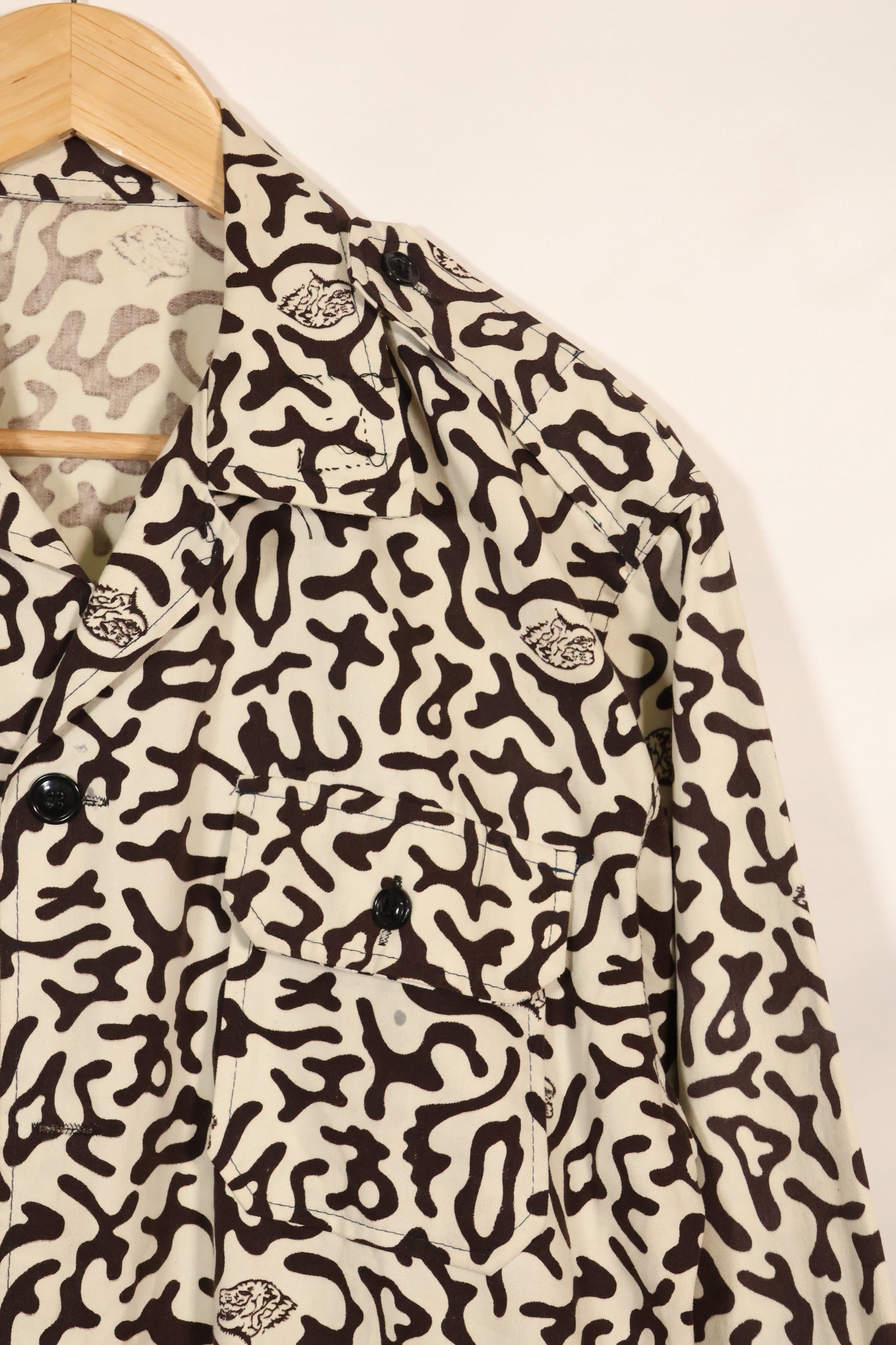 1980's Korean student camouflage clothing Hangul camouflage shirt, almost unused A